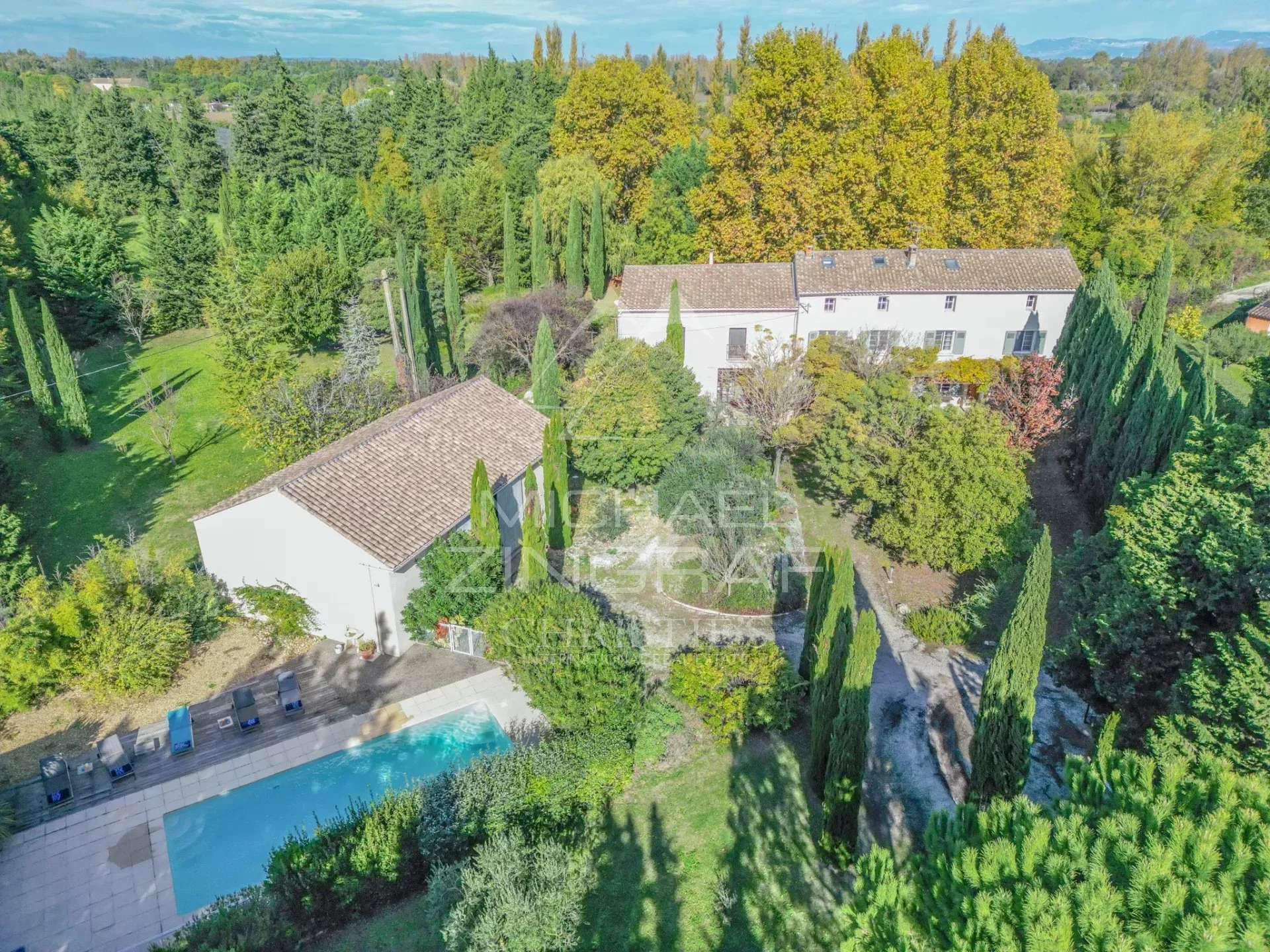 Isle-sur-la-Sorgue - Mas XIXème à 15 minutes à pied du centre-ville avec gîtes, grand garage et piscine - 2