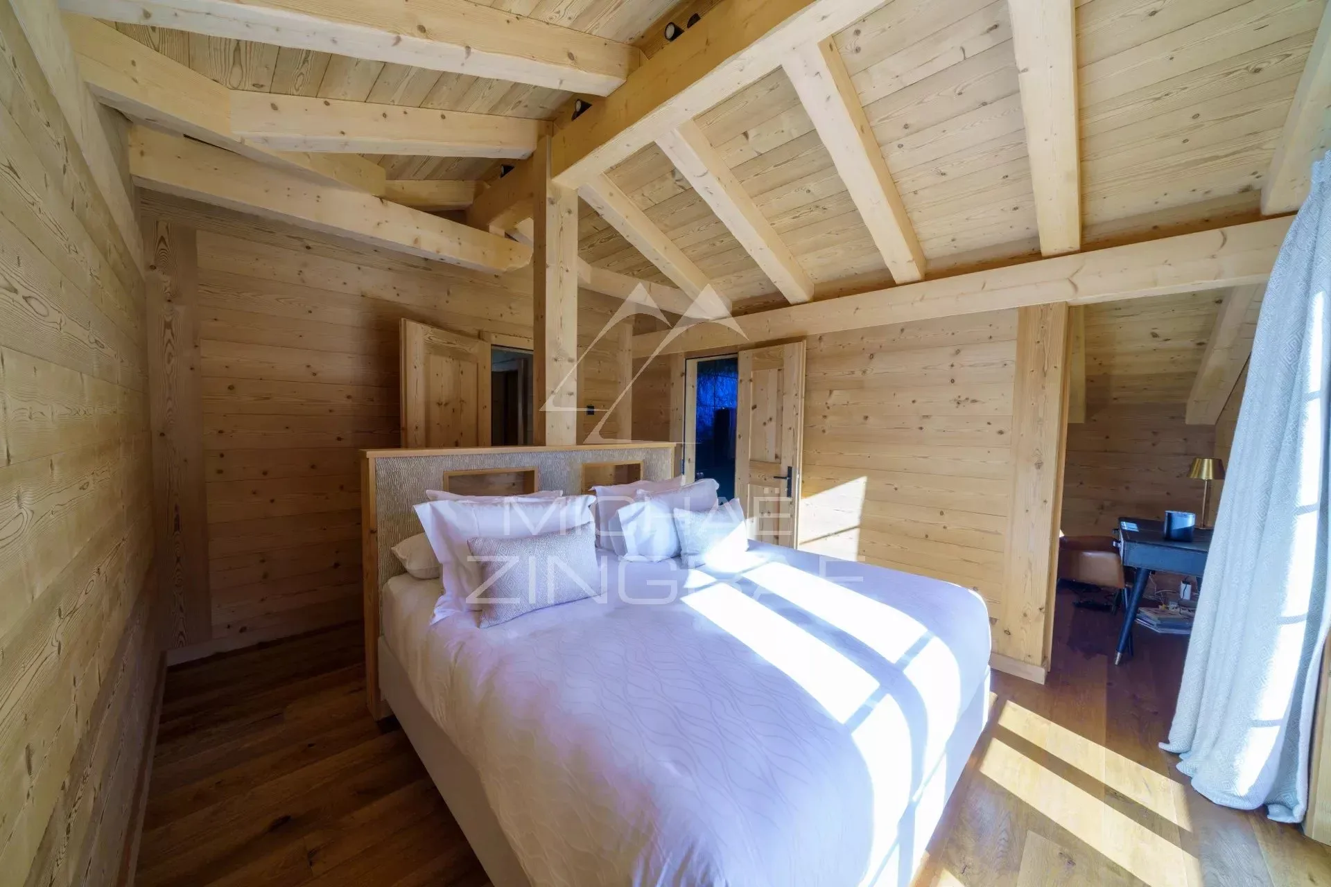 Ravissant chalet à Rougemont près de Gstaad : l'authenticité alpine à la rencontre de l'élégance contemporaine - 3