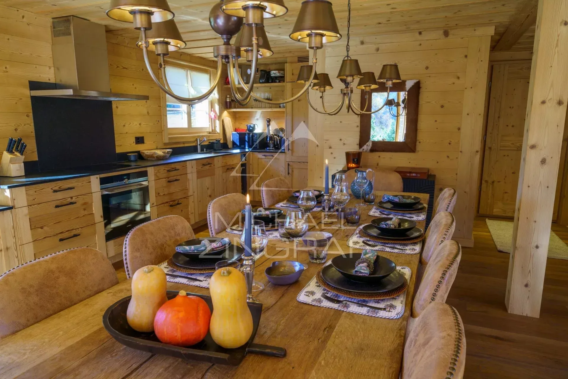 Ravissant chalet à Rougemont près de Gstaad : l'authenticité alpine à la rencontre de l'élégance contemporaine - 10