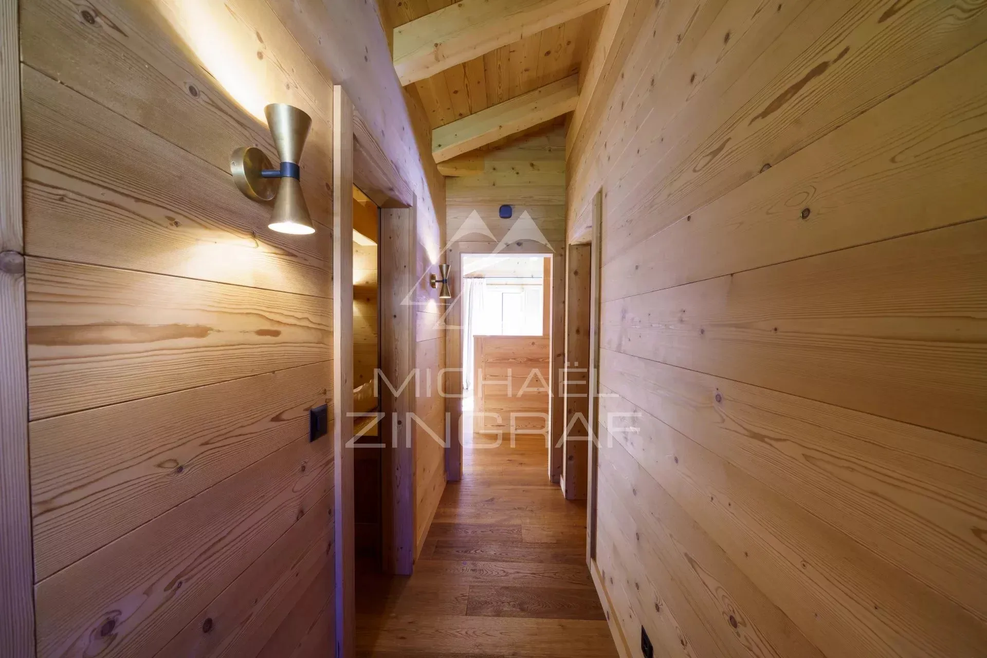 Ravissant chalet à Rougemont près de Gstaad : l'authenticité alpine à la rencontre de l'élégance contemporaine - 7