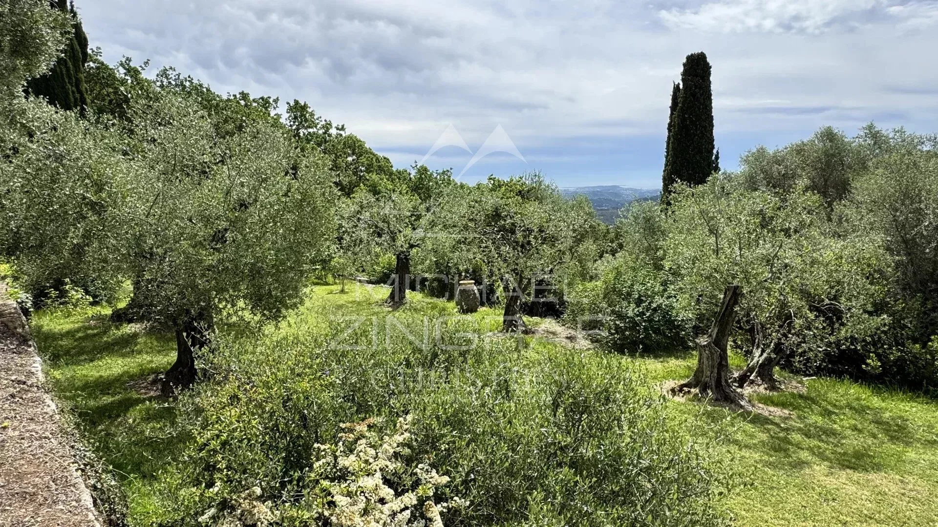 Domaine vue mer et lac, oliveraie , tennis avec villa  principale et pavillon d'hôtes. - 15