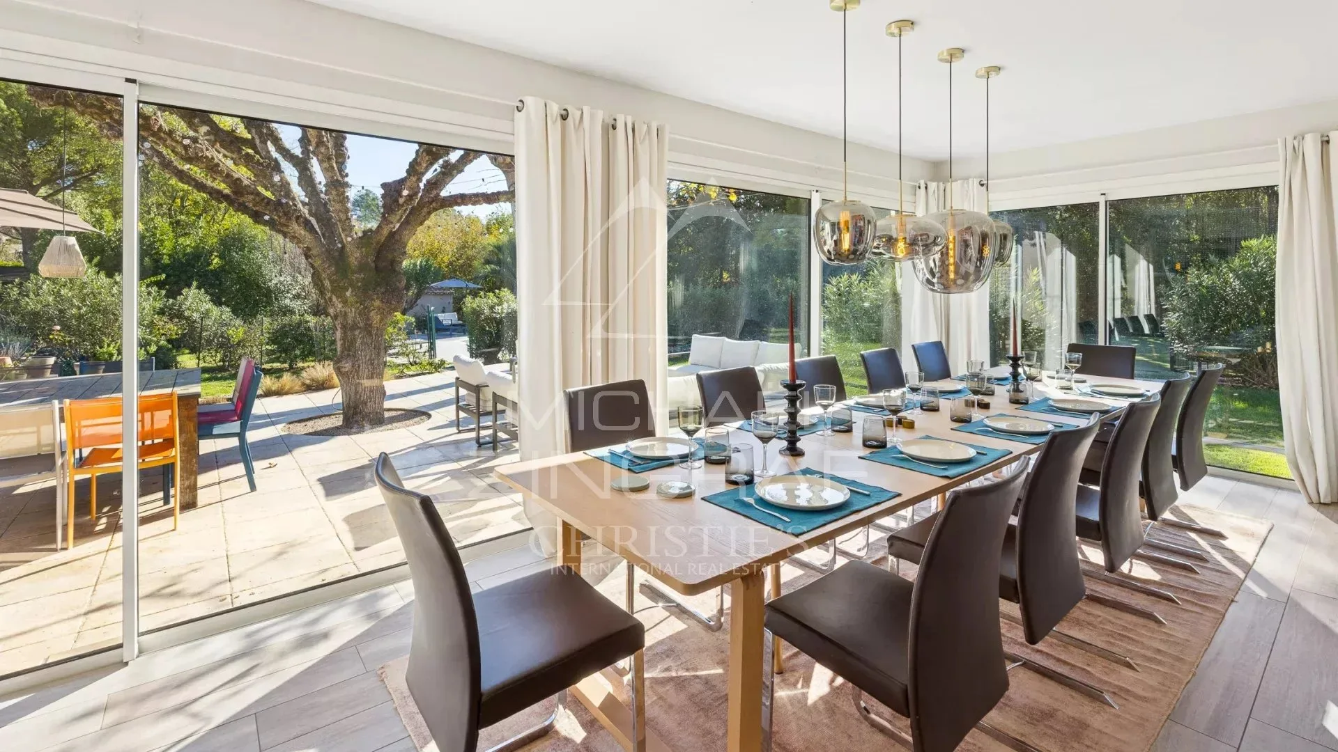 Propriété familiale avec jardin paysager et espaces de loisirs - 6