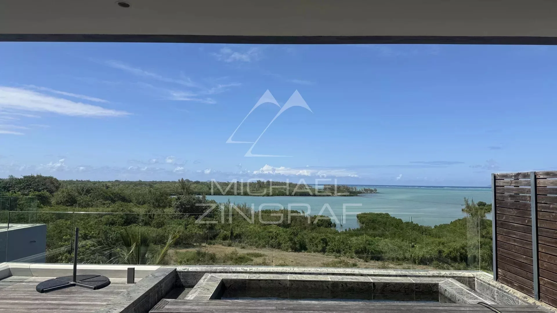 Penthouse vue sur la mer à St Antoine - 16