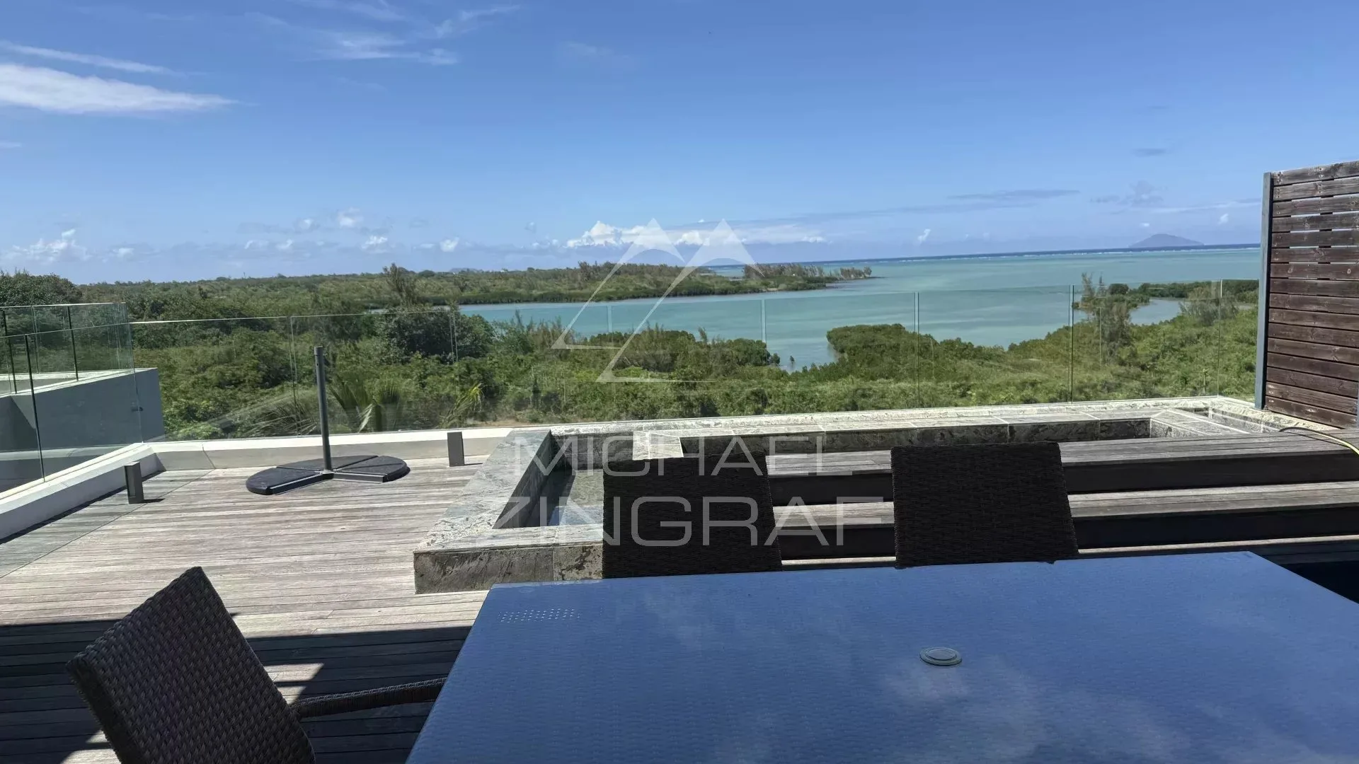 Penthouse vue sur la mer à St Antoine - 17