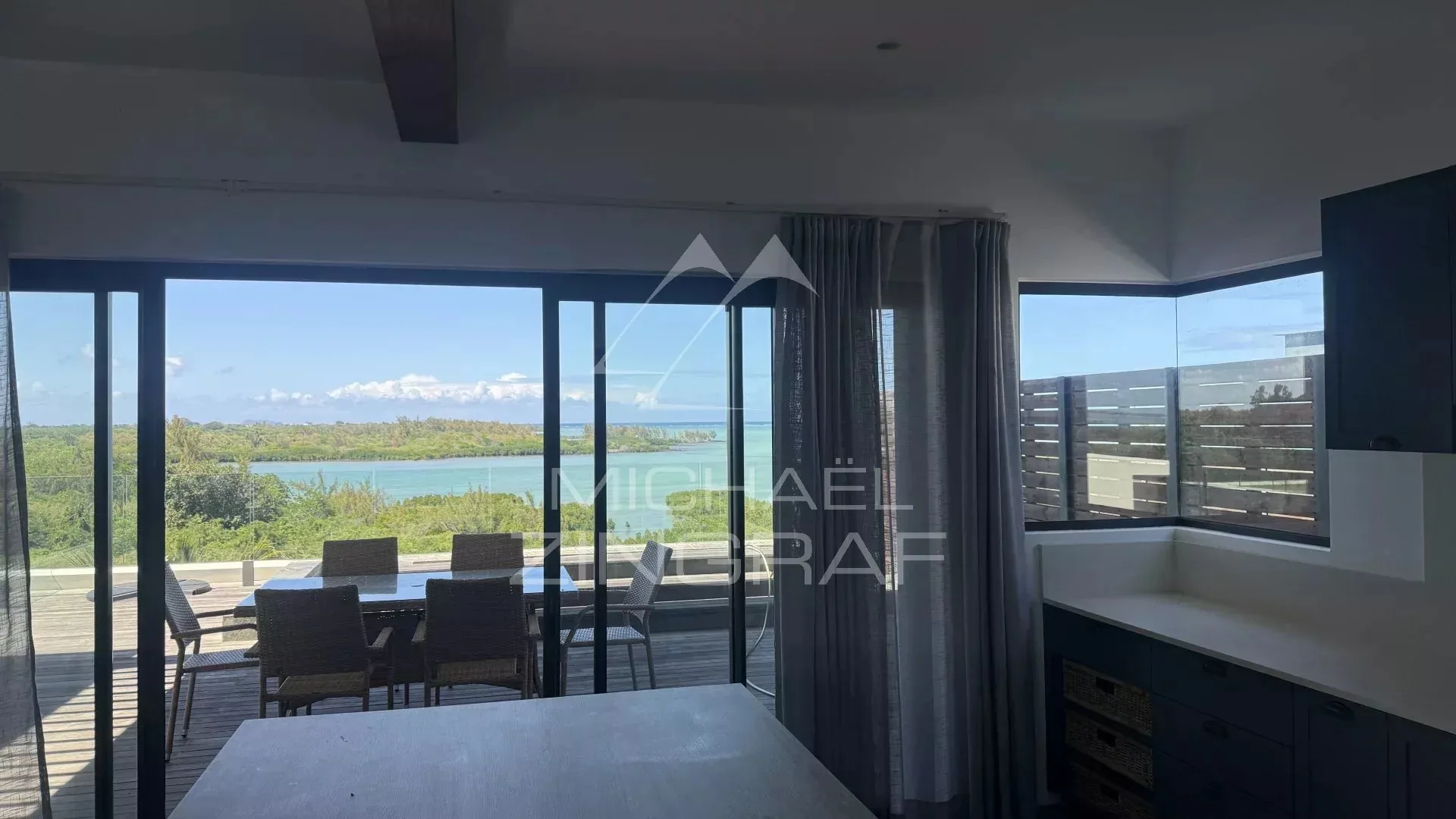 Penthouse vue sur la mer à St Antoine - 22