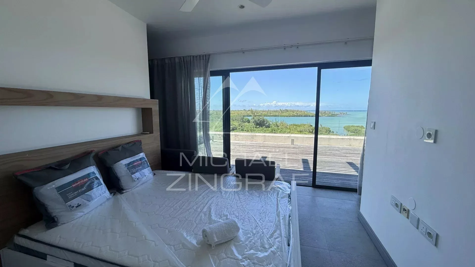 Penthouse vue sur la mer à St Antoine - 20