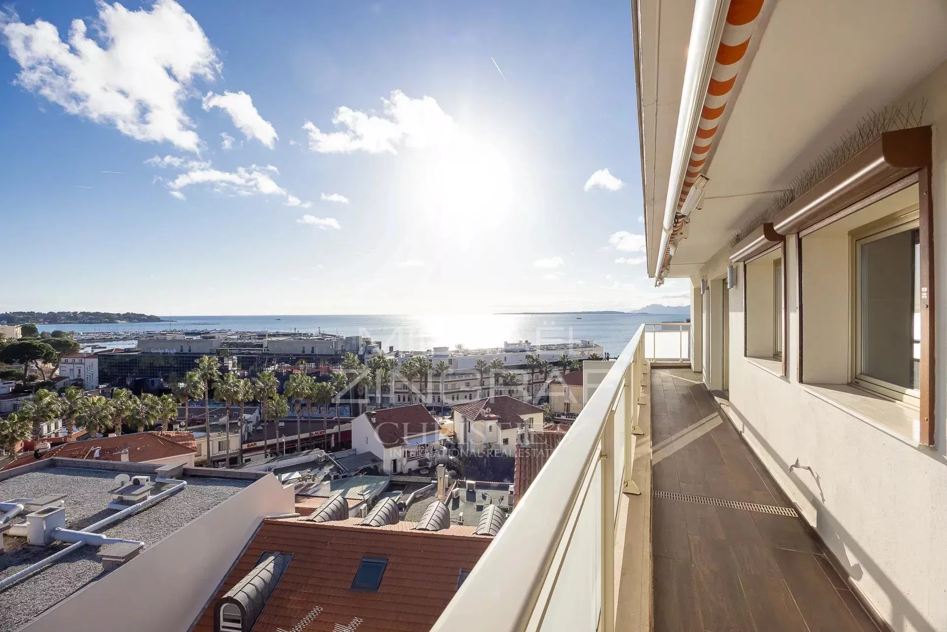Exceptionnel – Dernier étage avec toit-terrasse, hypercentre Juan-les-Pins - 20