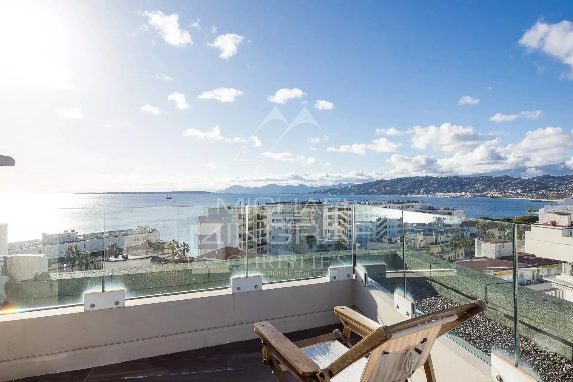 Exceptionnel – Dernier étage avec toit-terrasse, hypercentre Juan-les-Pins - 21