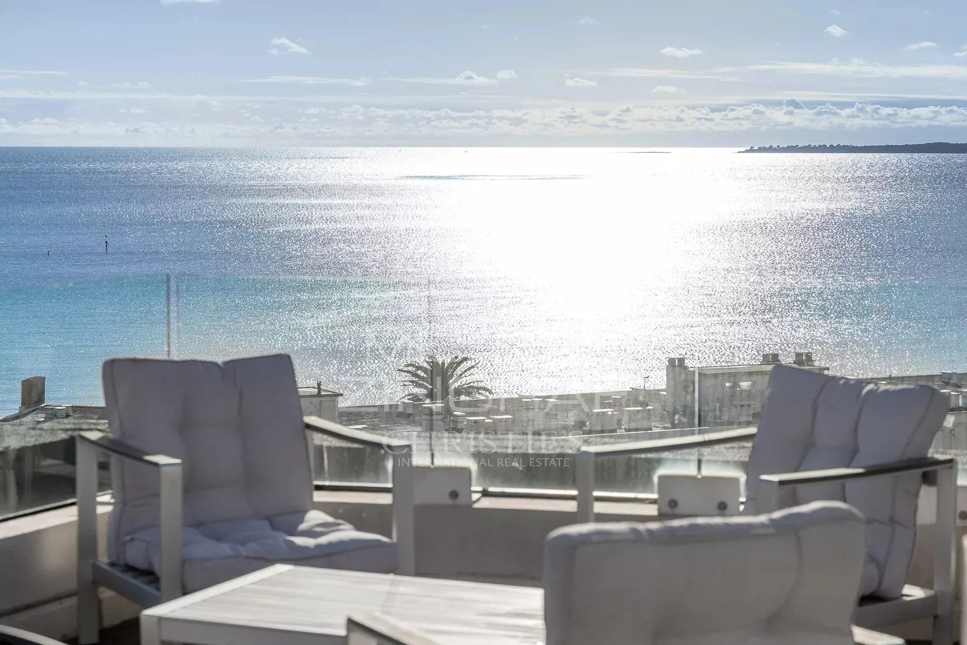 Exceptionnel – Dernier étage avec toit-terrasse, hypercentre Juan-les-Pins - 19