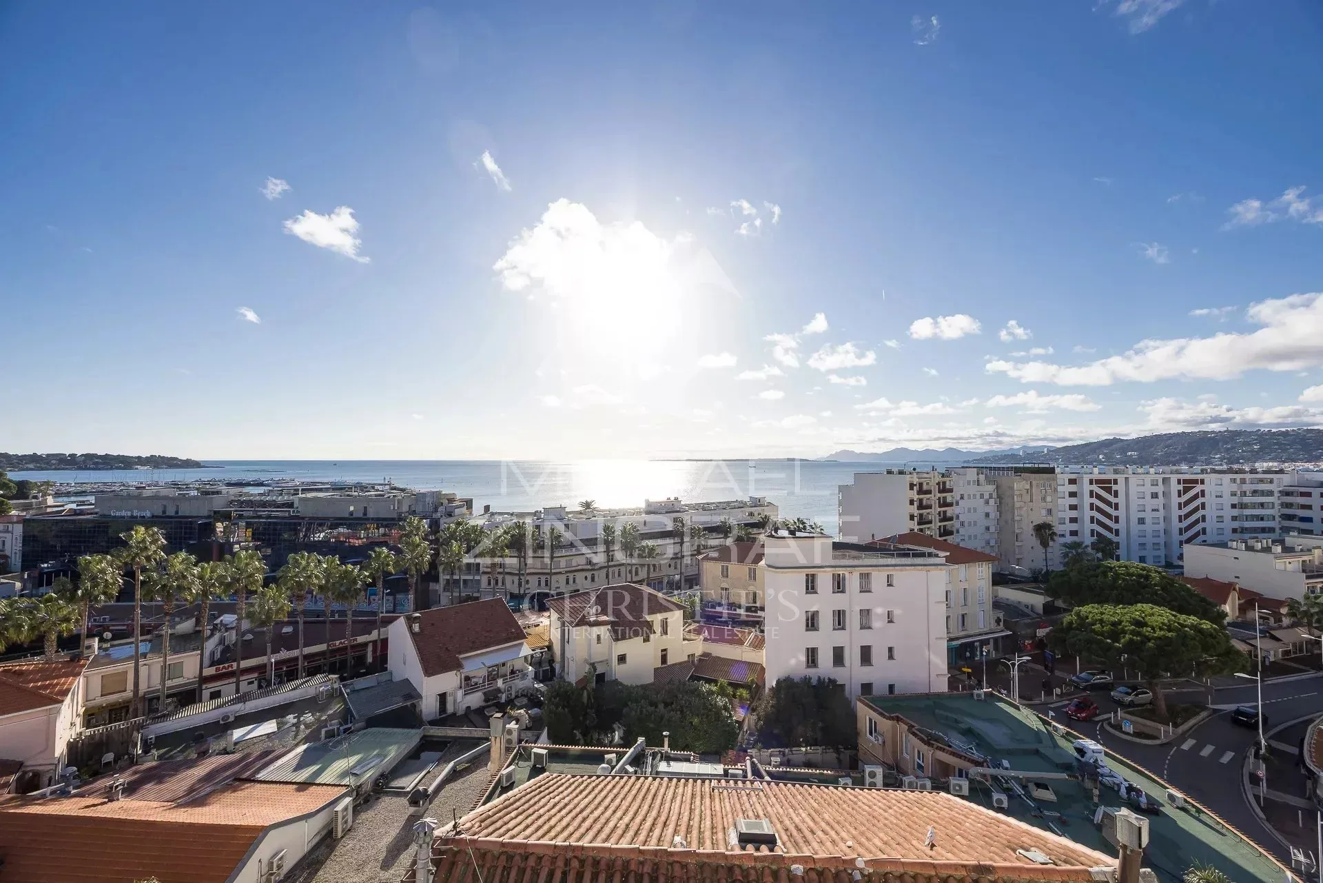 Exceptionnel – Dernier étage avec toit-terrasse, hypercentre Juan-les-Pins - 22