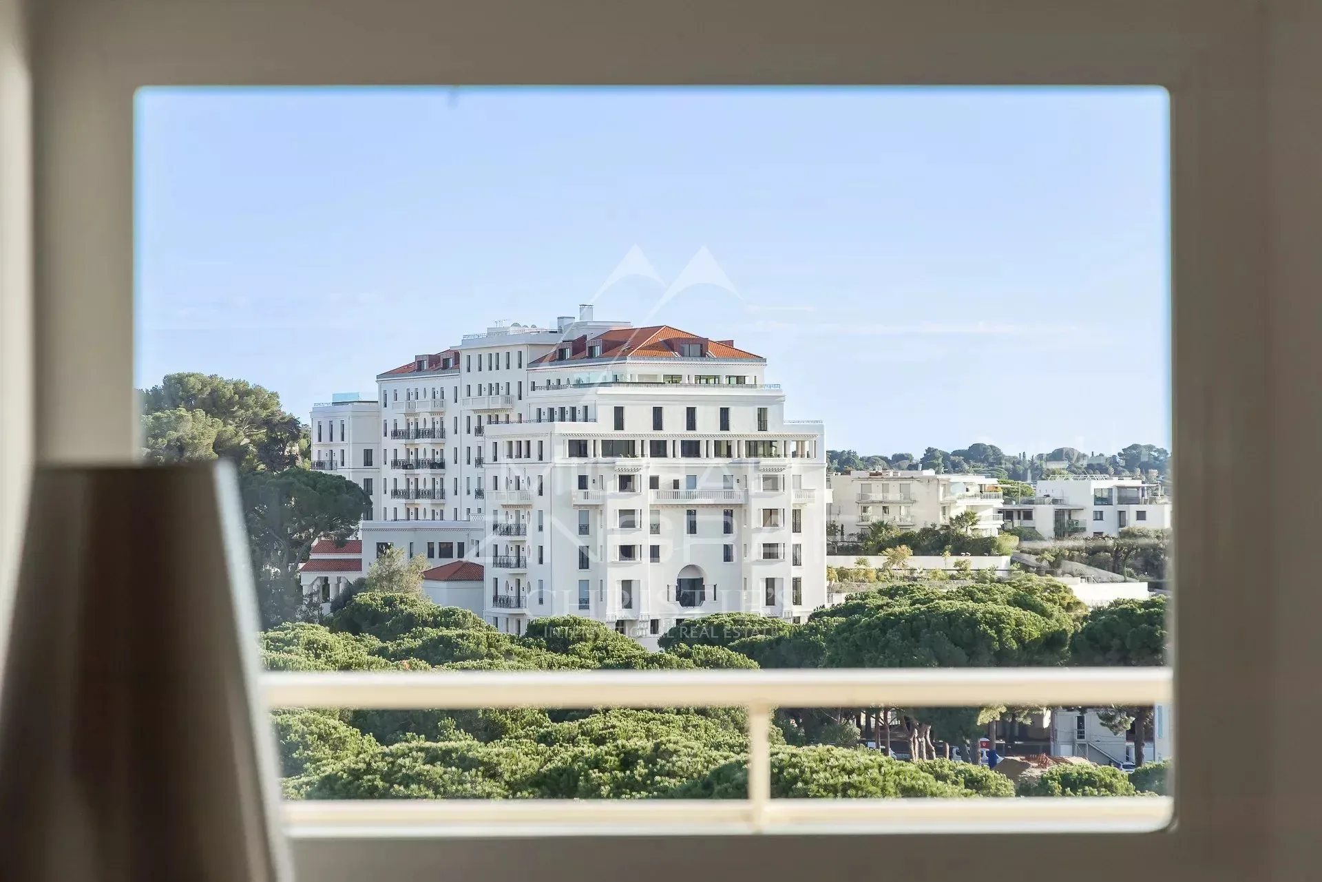 Exceptionnel – Dernier étage avec toit-terrasse, hypercentre Juan-les-Pins - 17