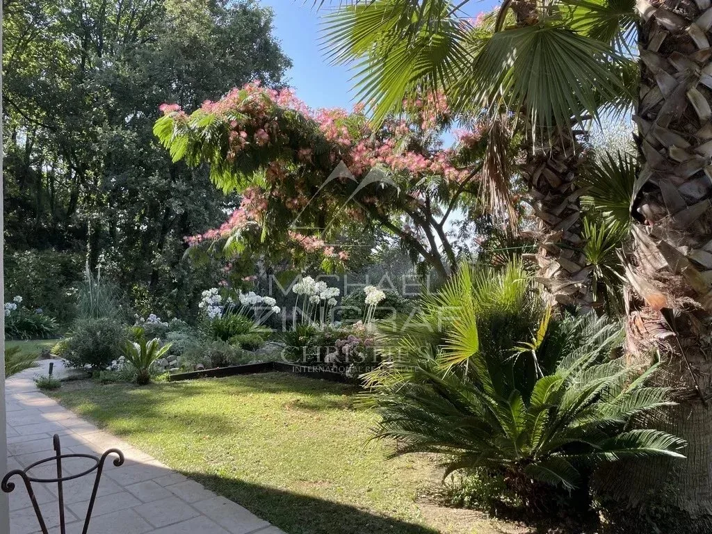 Villa de charme dans un écrin de verdure avec vue panoramique - 11