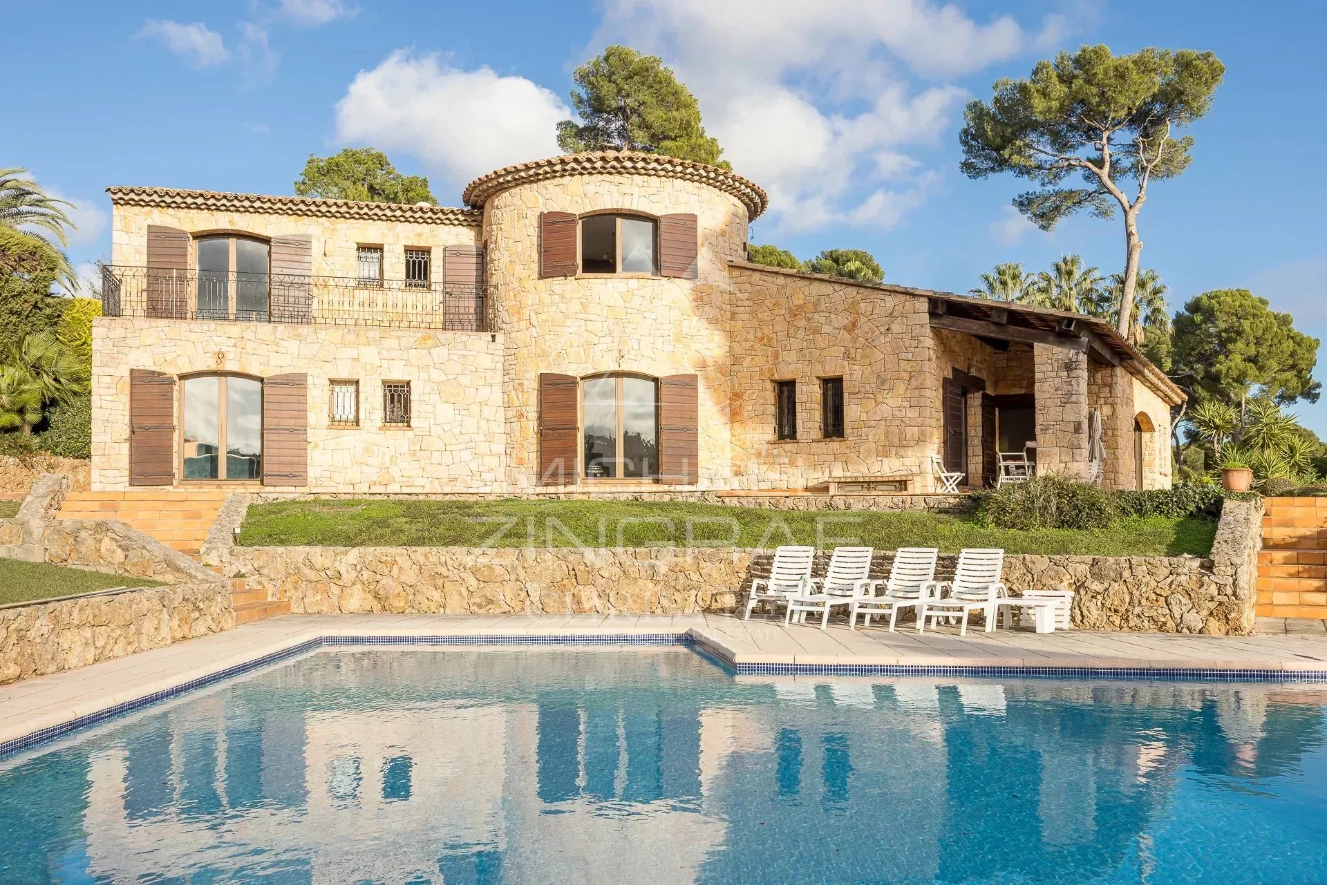 Villa provençale en pierre avec vue mer, piscine et jardin paysager - 10