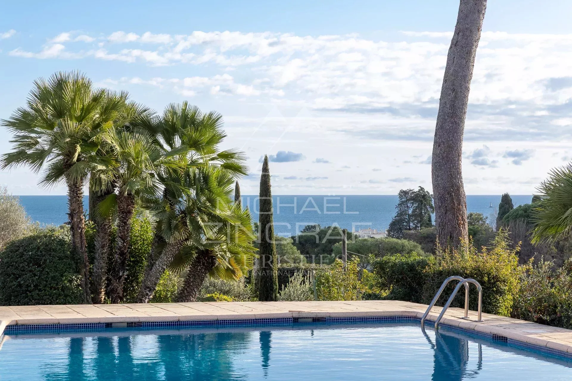 Villa provençale en pierre avec vue mer, piscine et jardin paysager - 2