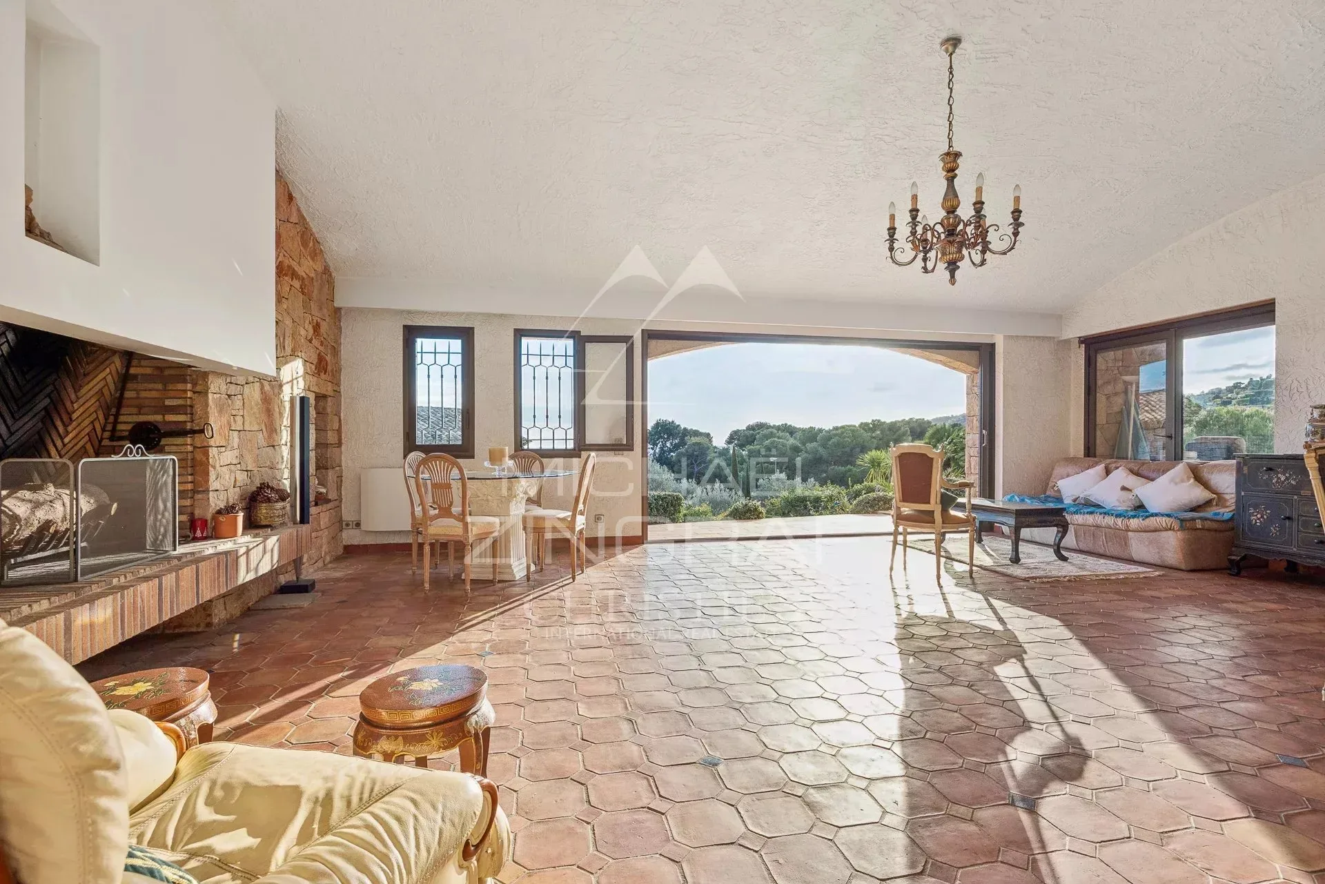 Villa provençale en pierre avec vue mer, piscine et jardin paysager - 5