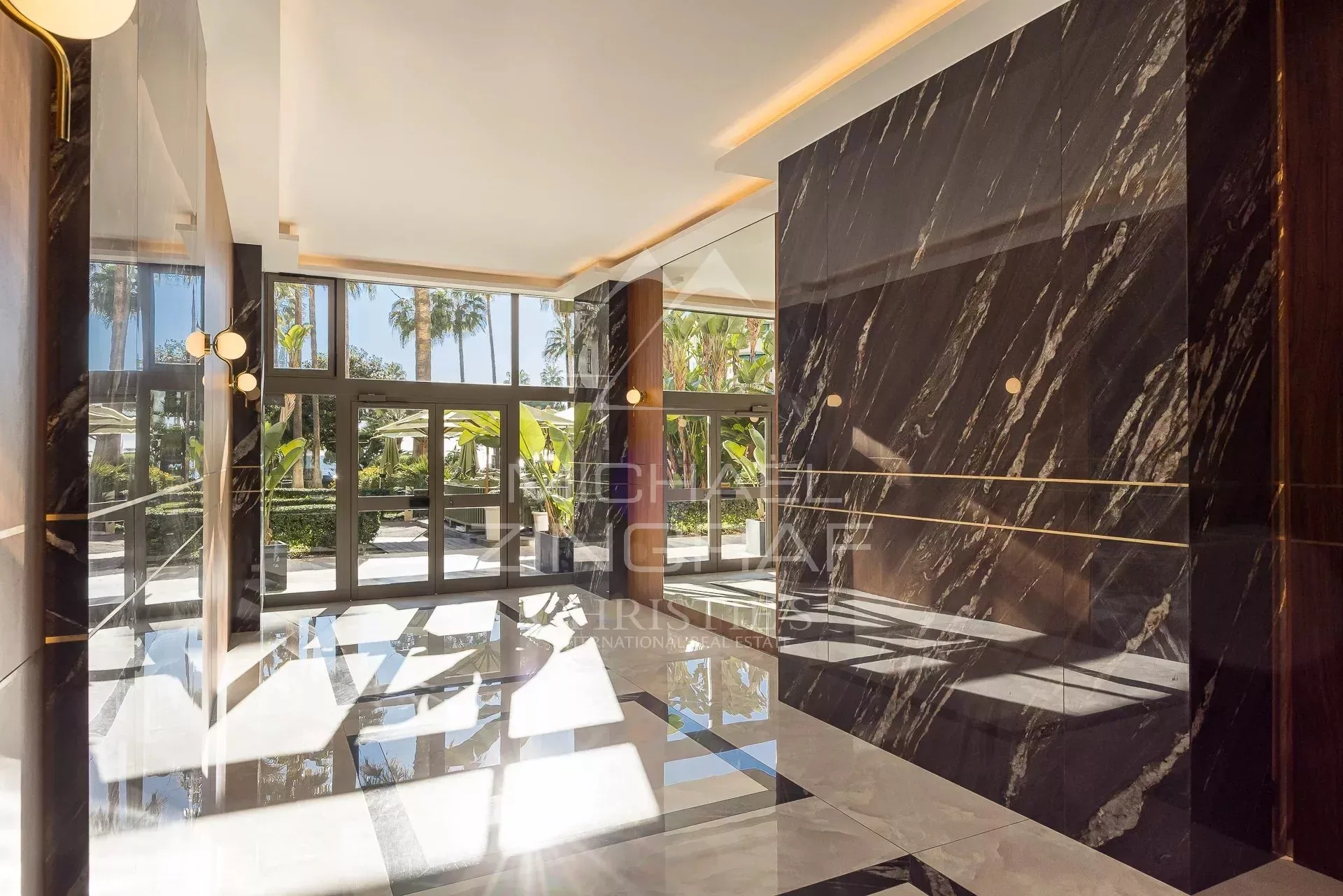 OFF MARKET - CANNES LA CROISETTE - LUXUEUX APPARTEMENT 6 PIECES - 19