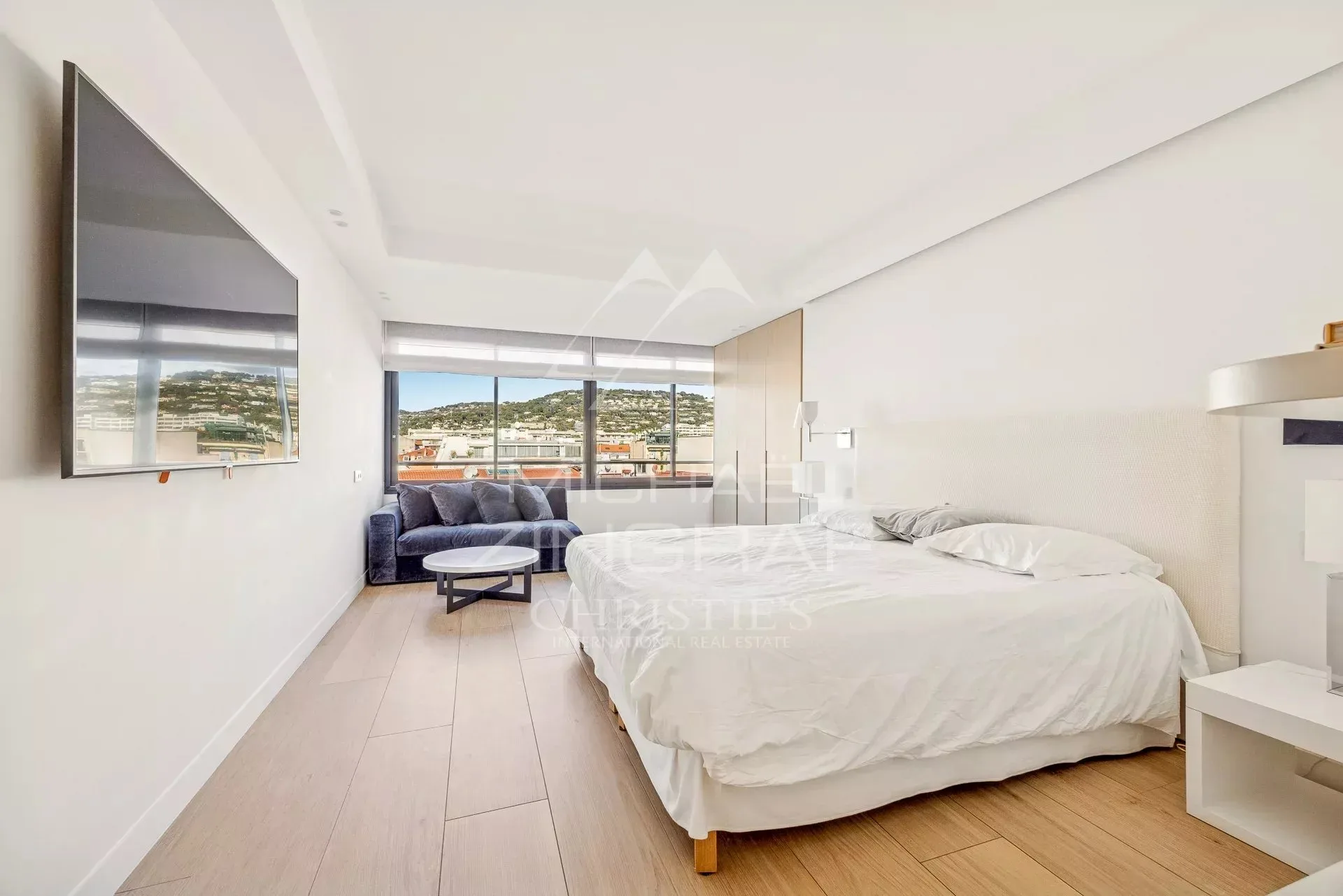 OFF MARKET - CANNES LA CROISETTE - LUXUEUX APPARTEMENT 6 PIECES - 13
