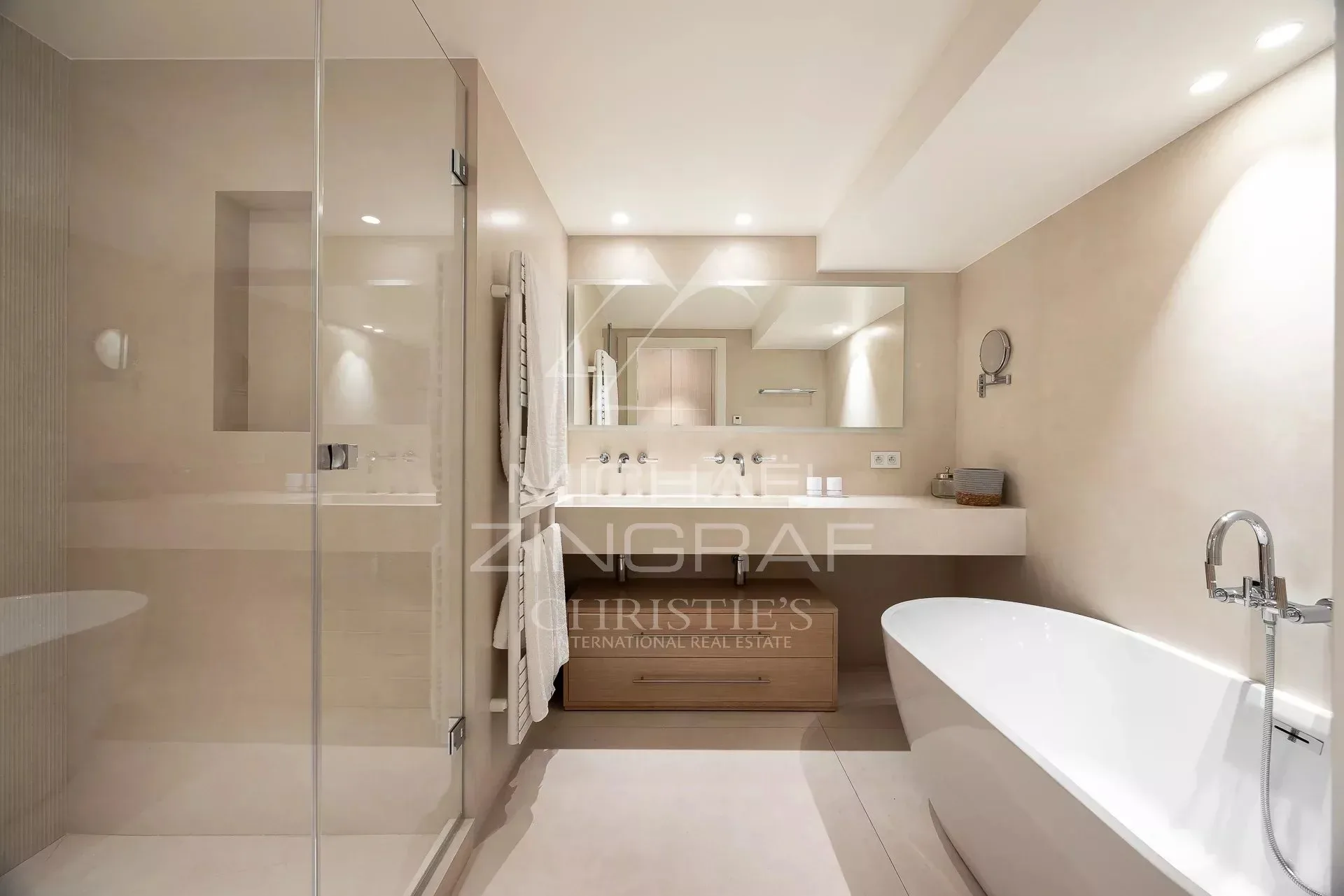OFF MARKET - CANNES LA CROISETTE - LUXUEUX APPARTEMENT 6 PIECES - 15