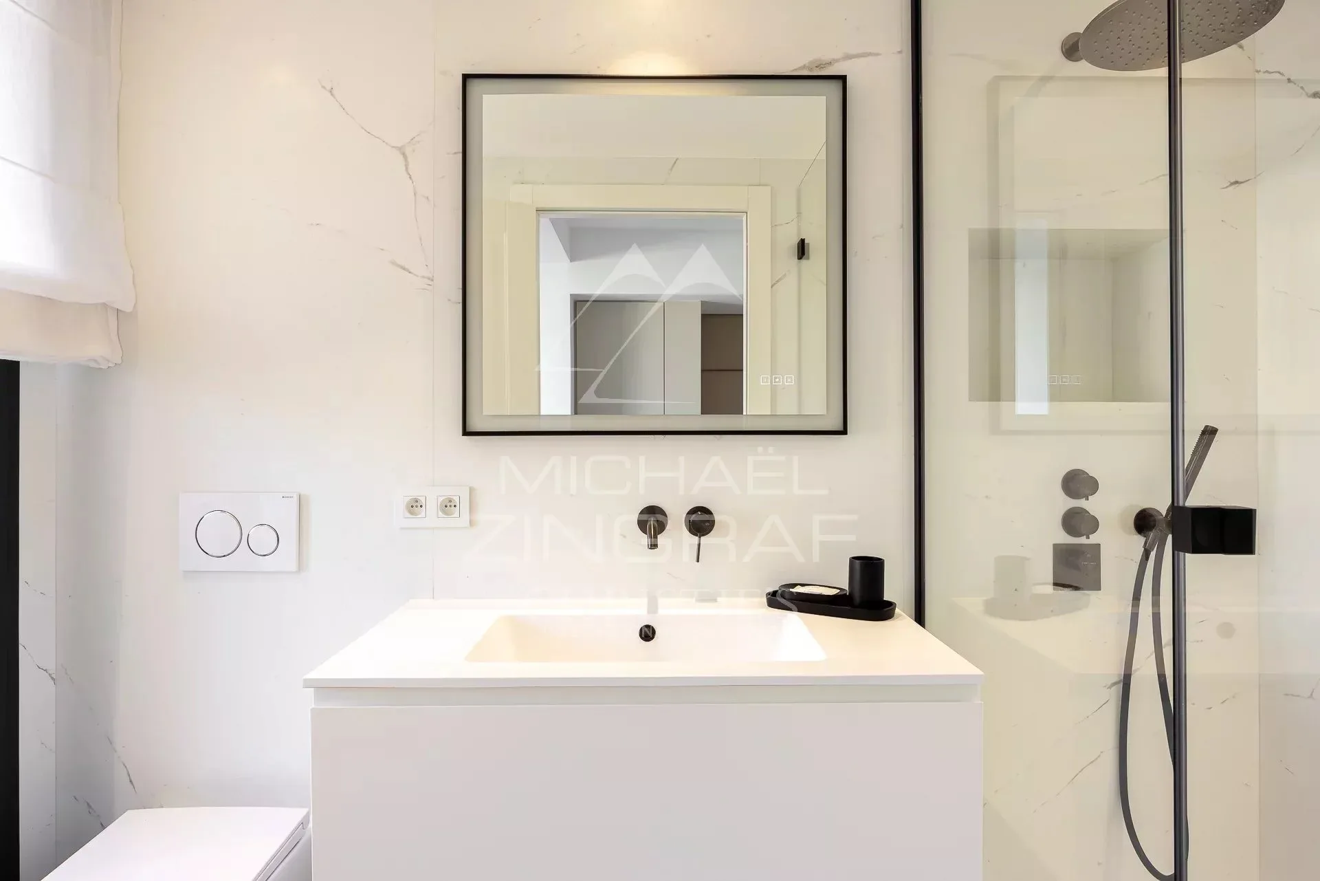 OFF MARKET - CANNES LA CROISETTE - LUXUEUX APPARTEMENT 6 PIECES - 16