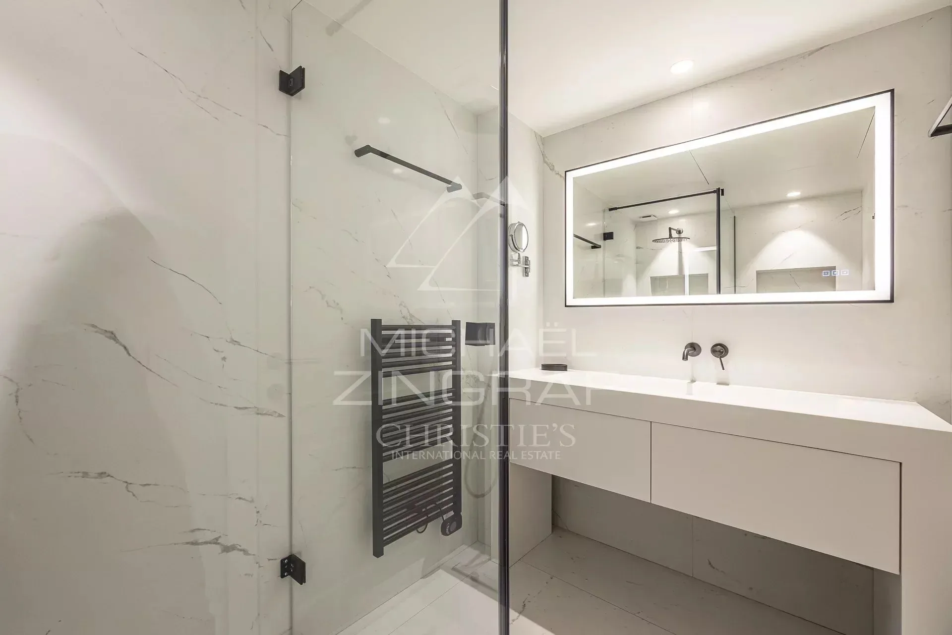 OFF MARKET - CANNES LA CROISETTE - LUXUEUX APPARTEMENT 6 PIECES - 18