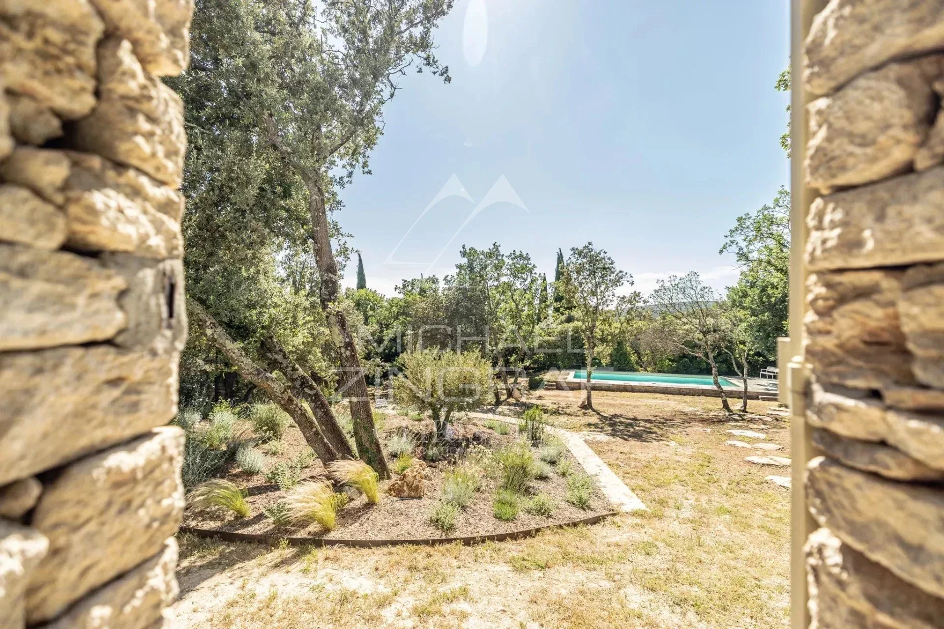 Gordes - Maison en pierre rénovée avec piscine proche du village - 10