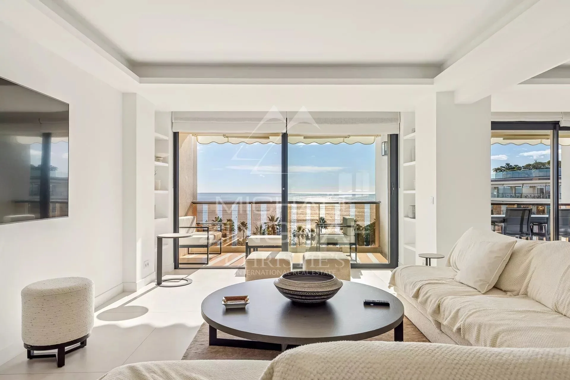 OFF MARKET - CANNES LA CROISETTE - LUXUEUX APPARTEMENT 6 PIECES - 7
