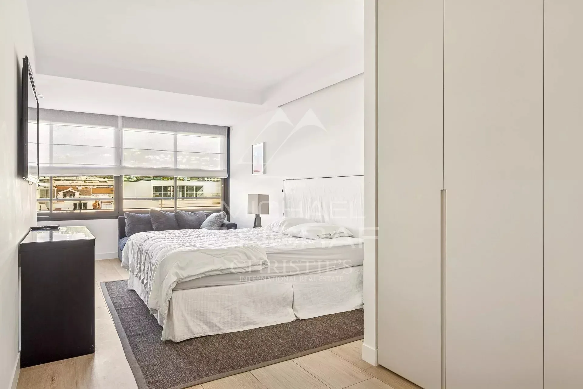 OFF MARKET - CANNES LA CROISETTE - LUXUEUX APPARTEMENT 6 PIECES - 12