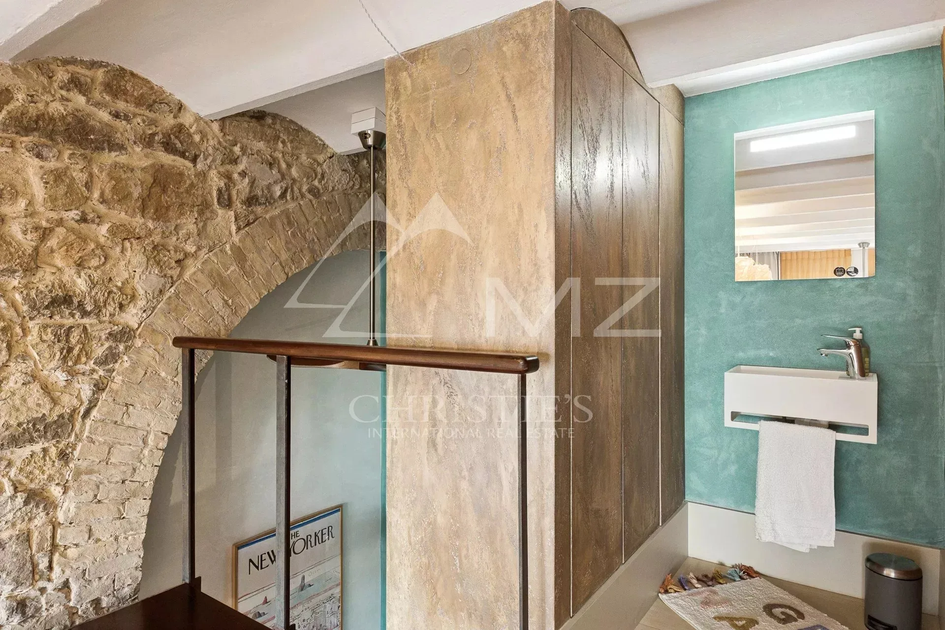 Dans le quartier du Petit Juas, loft alliant charme historique et confort - 8