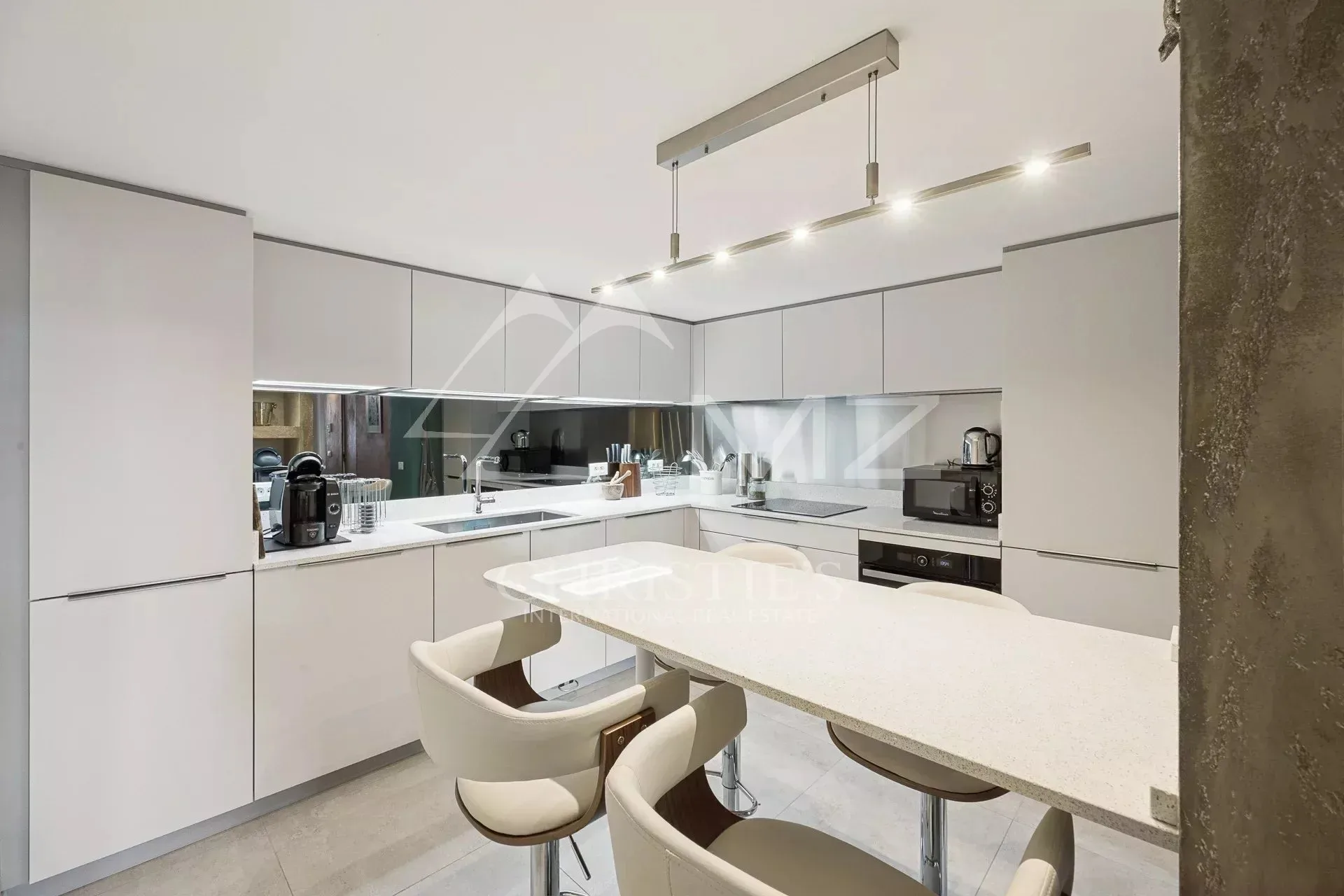 Dans le quartier du Petit Juas, loft alliant charme historique et confort - 12