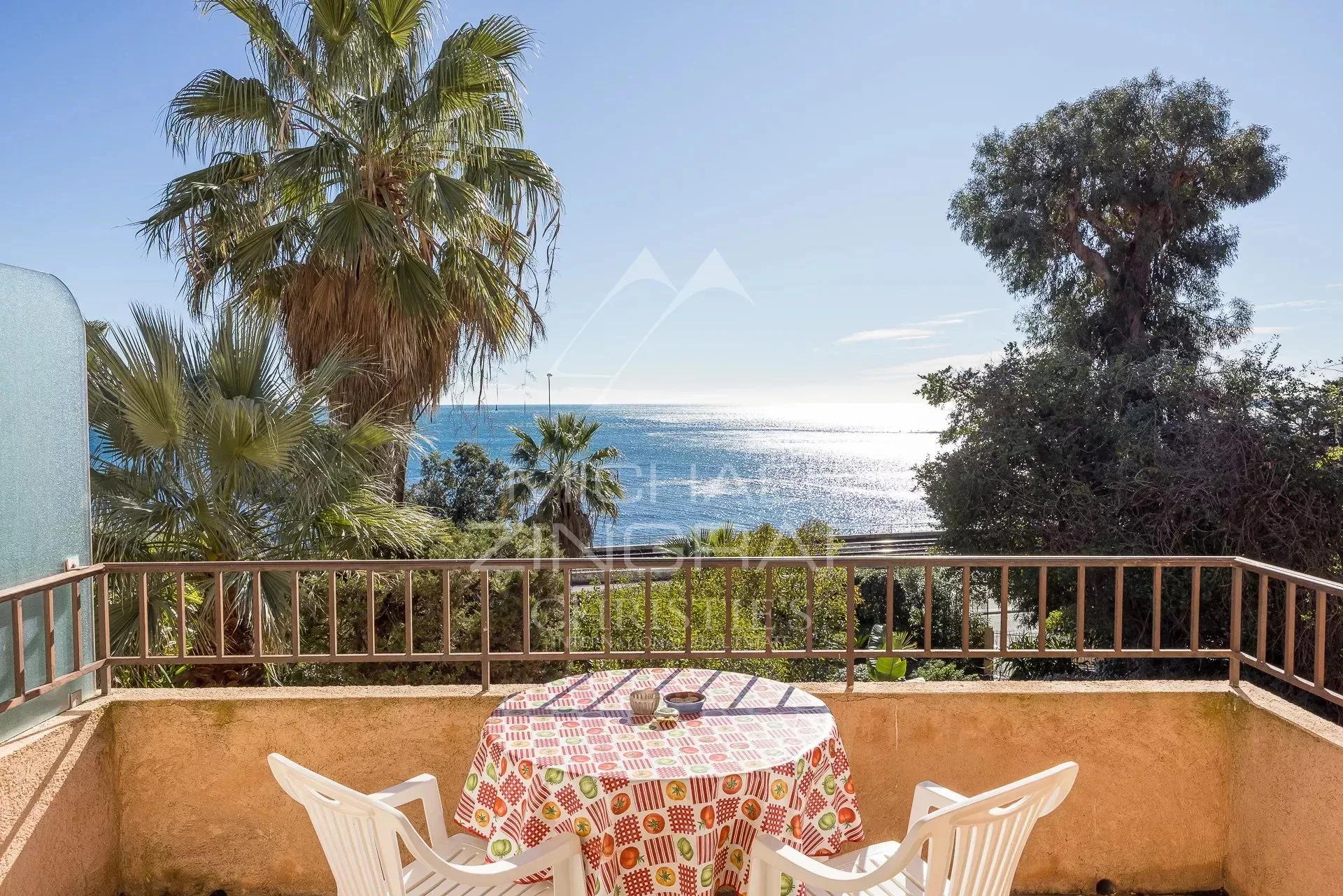 Cannes et Golfe-Juan – Vue mer imprenable et accès direct à la mer - 25