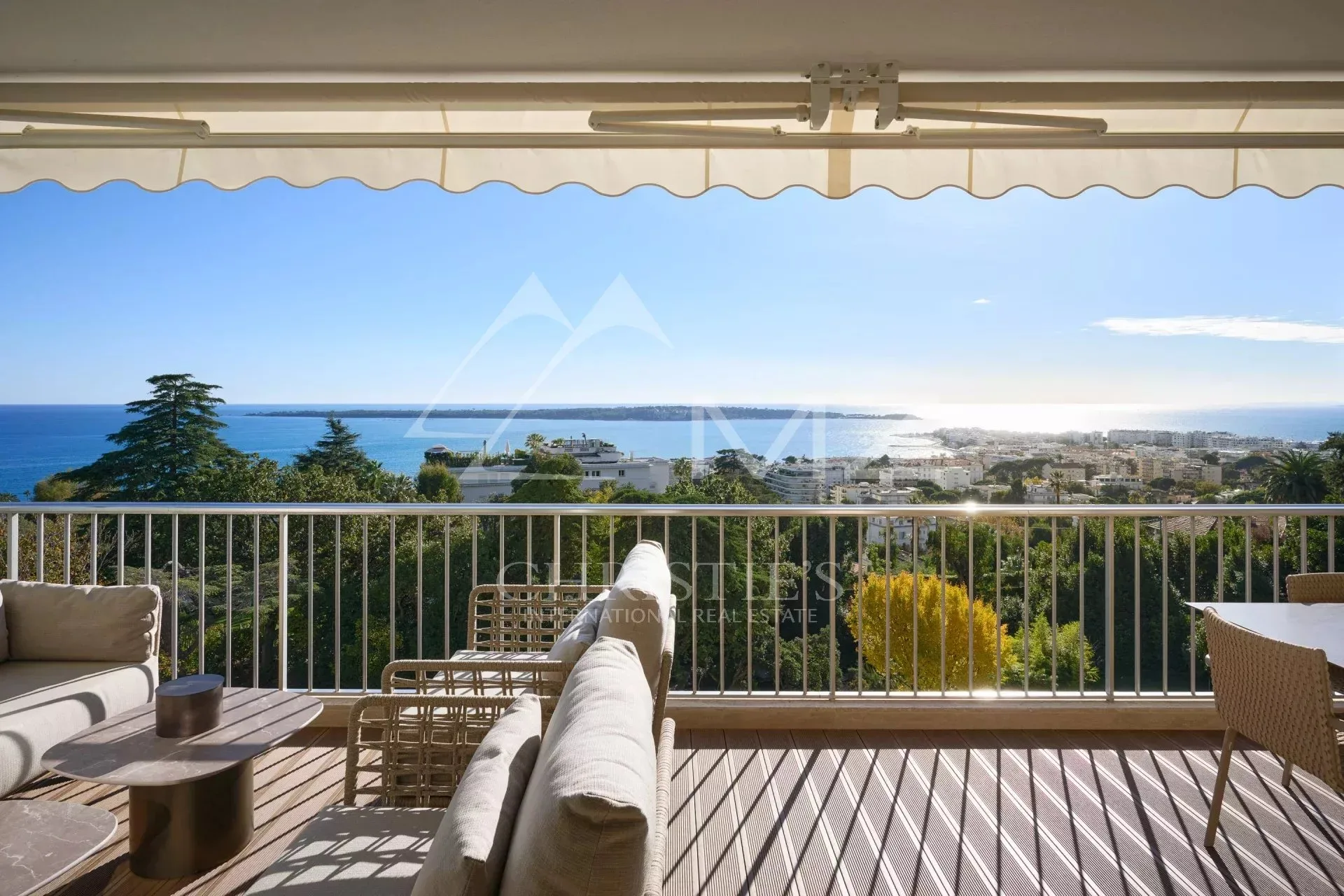 EXCLUSIVITE: Superbe appartement contemporain à la vue mer époustouflante - 15