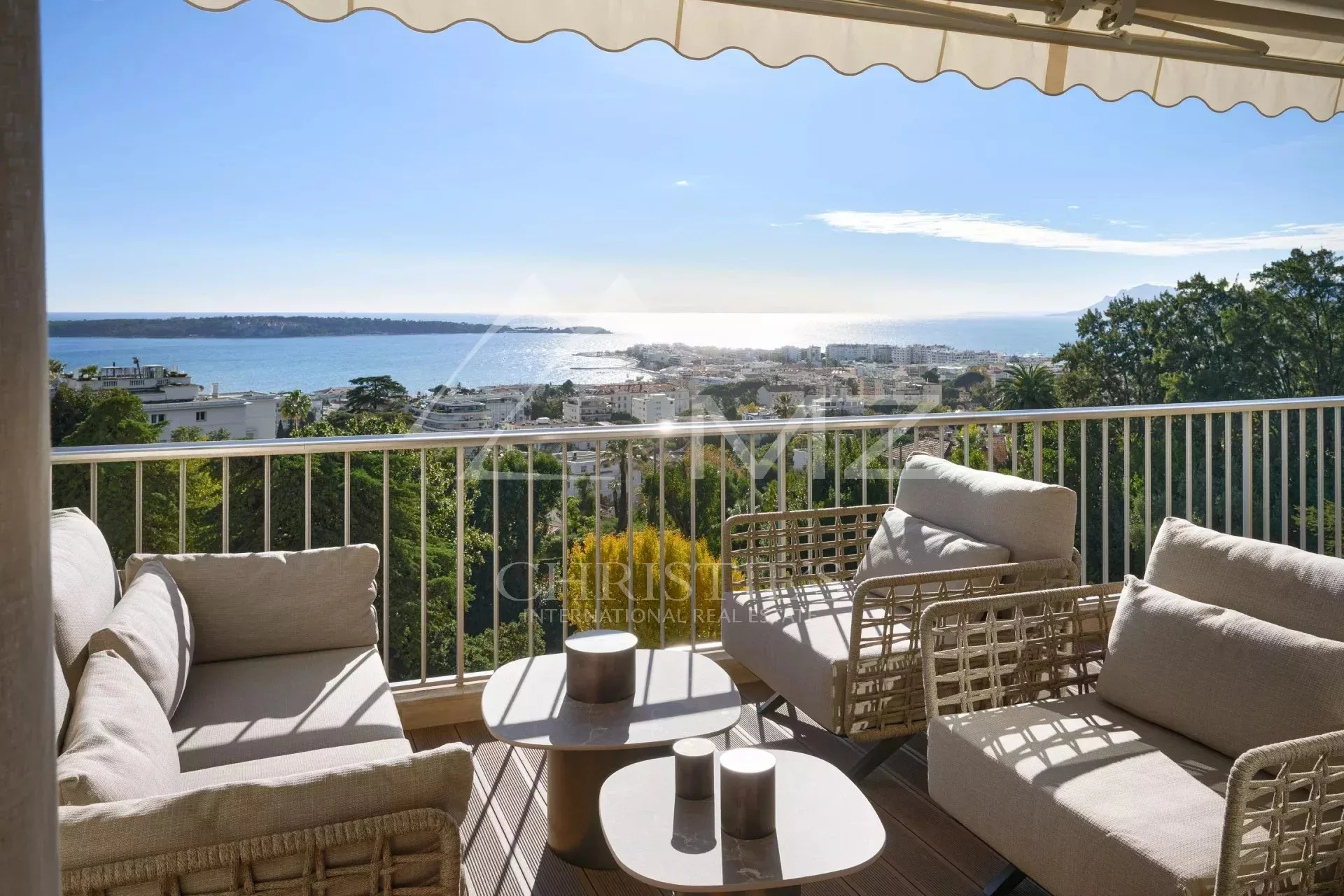 EXCLUSIVITE: Superbe appartement contemporain à la vue mer époustouflante - 16
