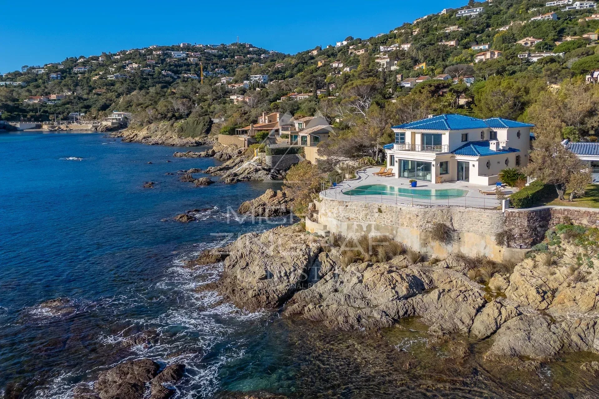 Les Issambres – Propriété d’exception pied dans l’eau- entre Cannes et St Tropez - 4