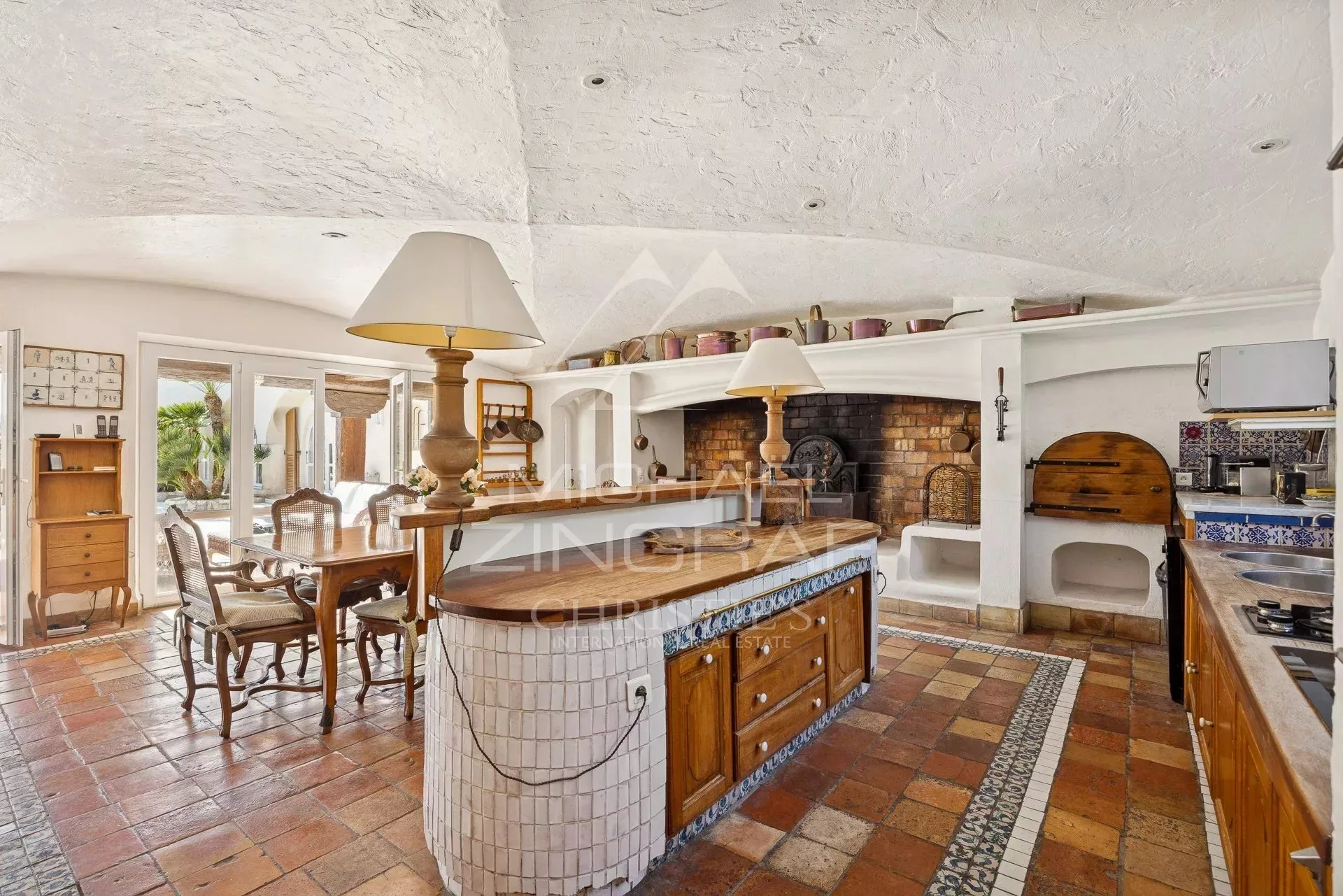 Proche Saint-Paul-de-Vence : Superbe propriété dans un domaine fermé - 6