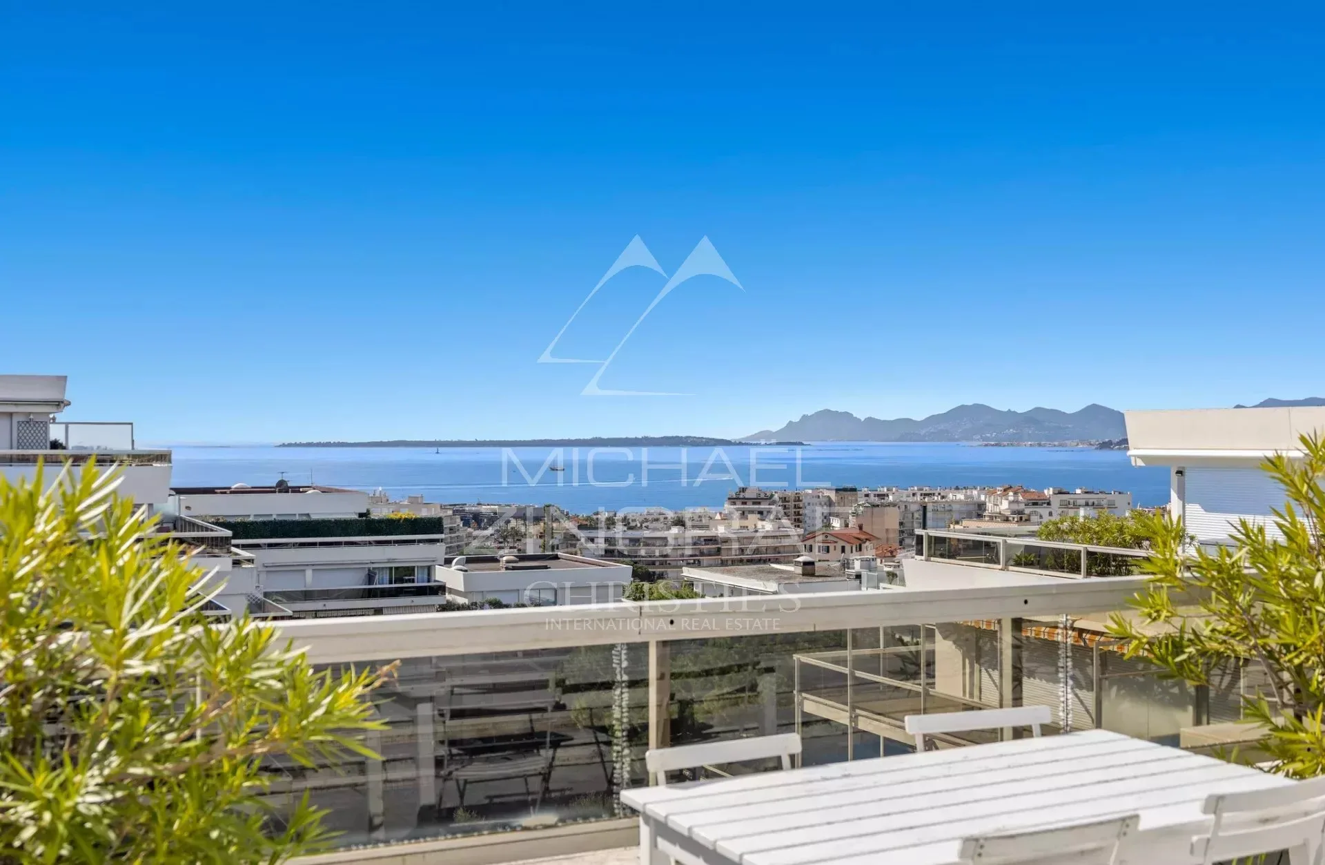 JUAN-LES-PINS – Rostagne: Penthouse-Villa mit Panoramablick aufs Meer - 11