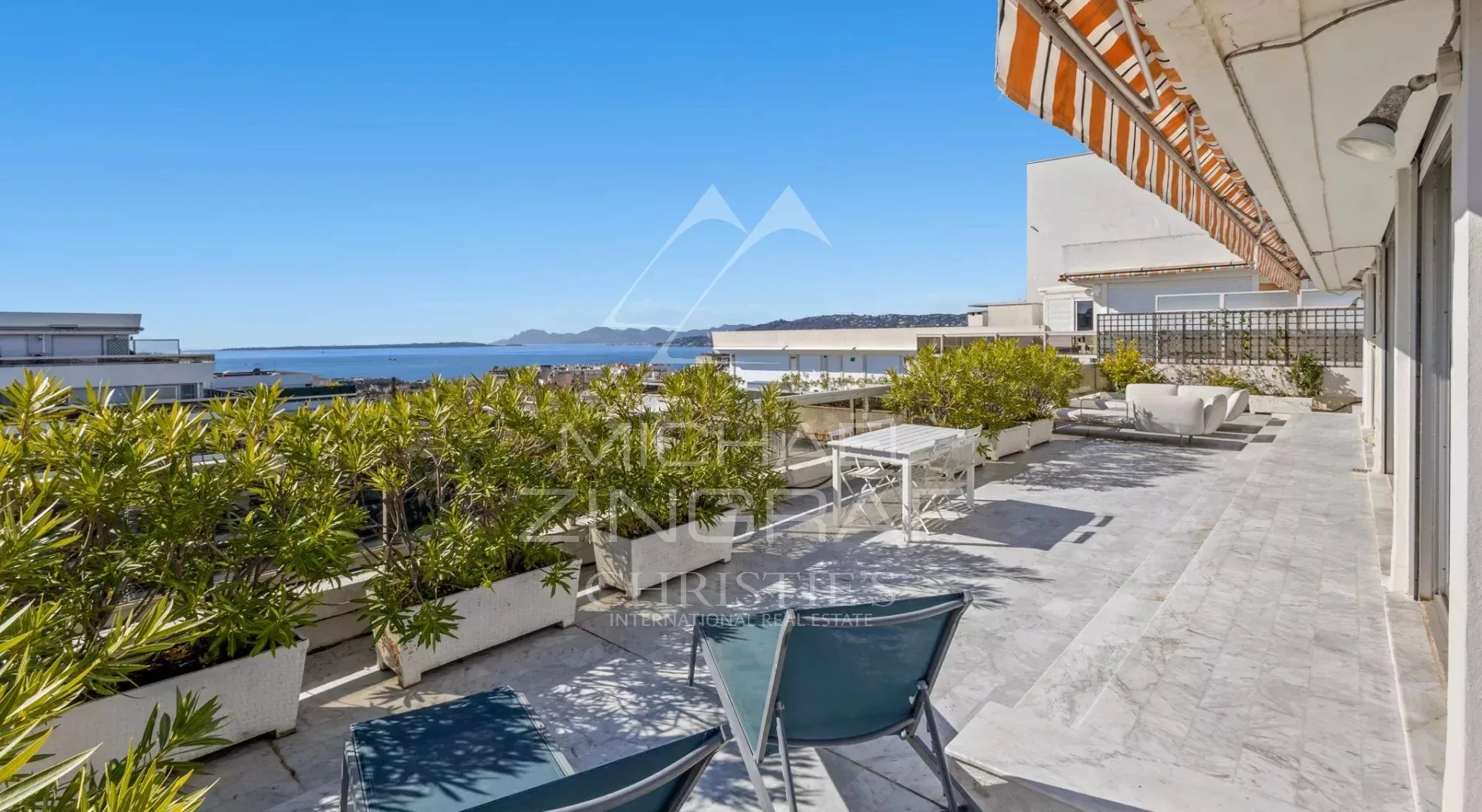 JUAN-LES-PINS – Rostagne: Penthouse-Villa mit Panoramablick aufs Meer - 13