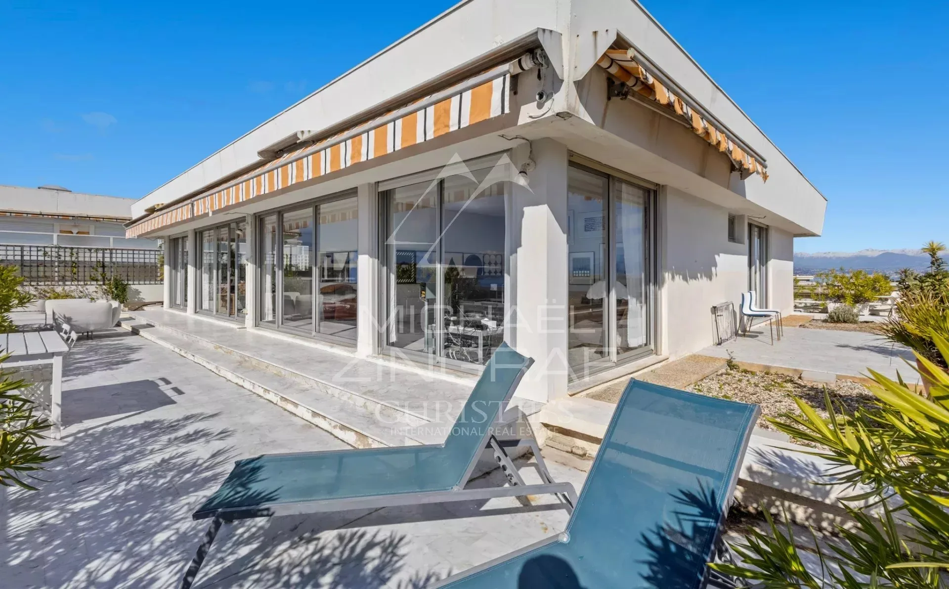 JUAN-LES-PINS – Rostagne: Penthouse-Villa mit Panoramablick aufs Meer - 15