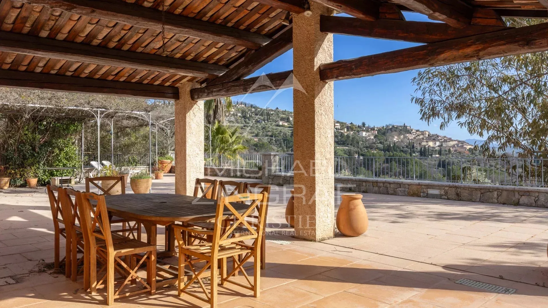 Villa de charme avec vue panoramique au cœur d’un domaine prisé - 9
