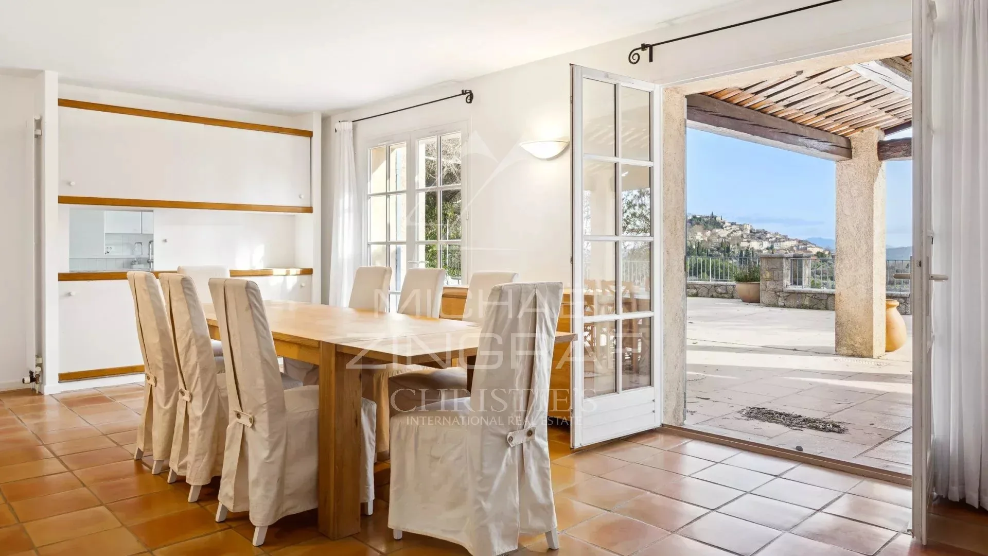 Villa de charme avec vue panoramique au cœur d’un domaine prisé - 3