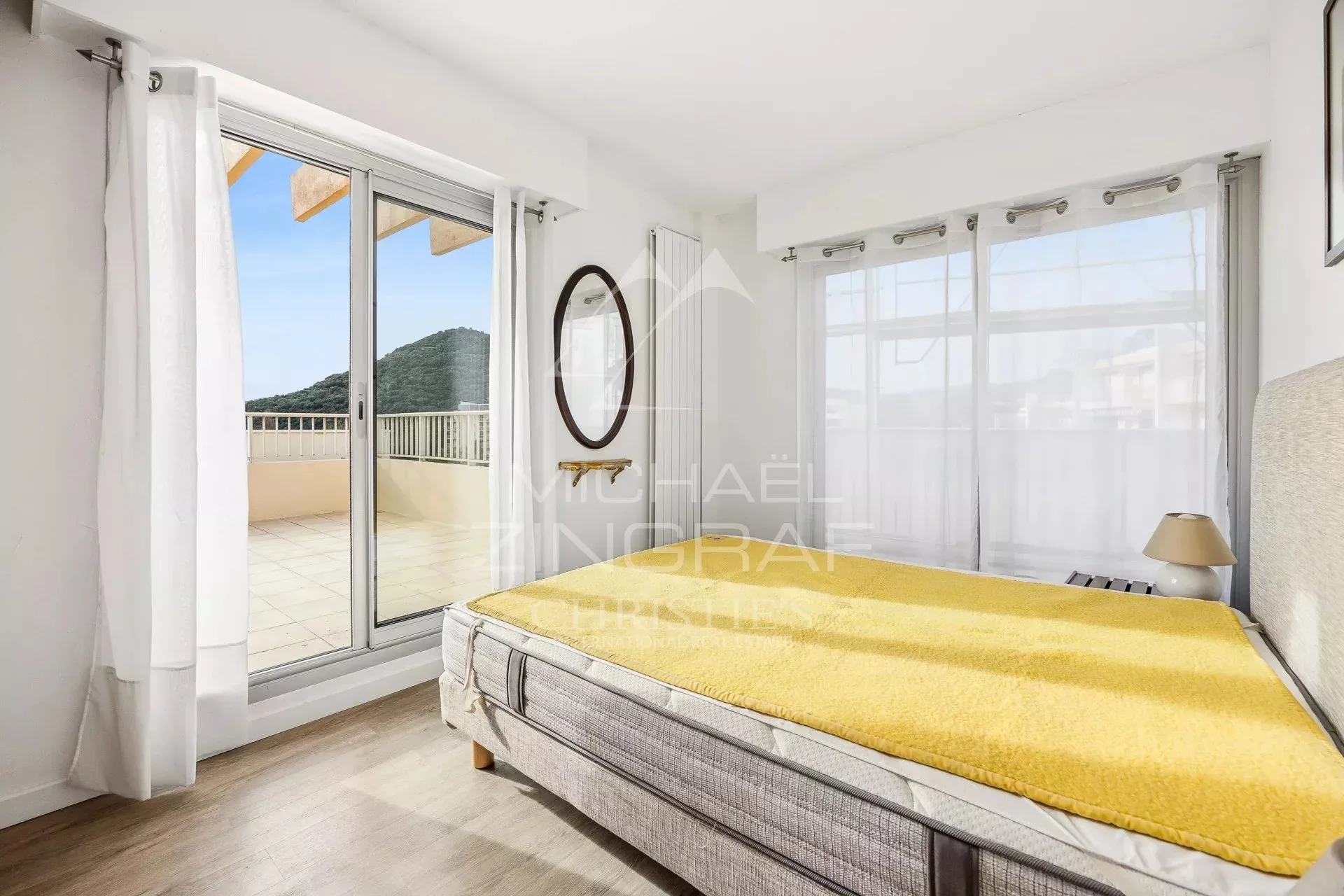 APPARTEMENT VUE MER AU COEUR DE LA VILLE - 8