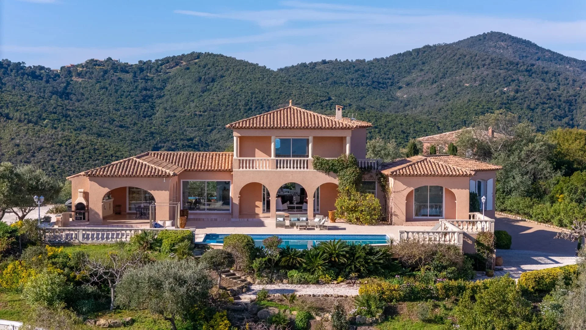 Propriétés de luxe à vendre à Roquebrune-sur-Argens