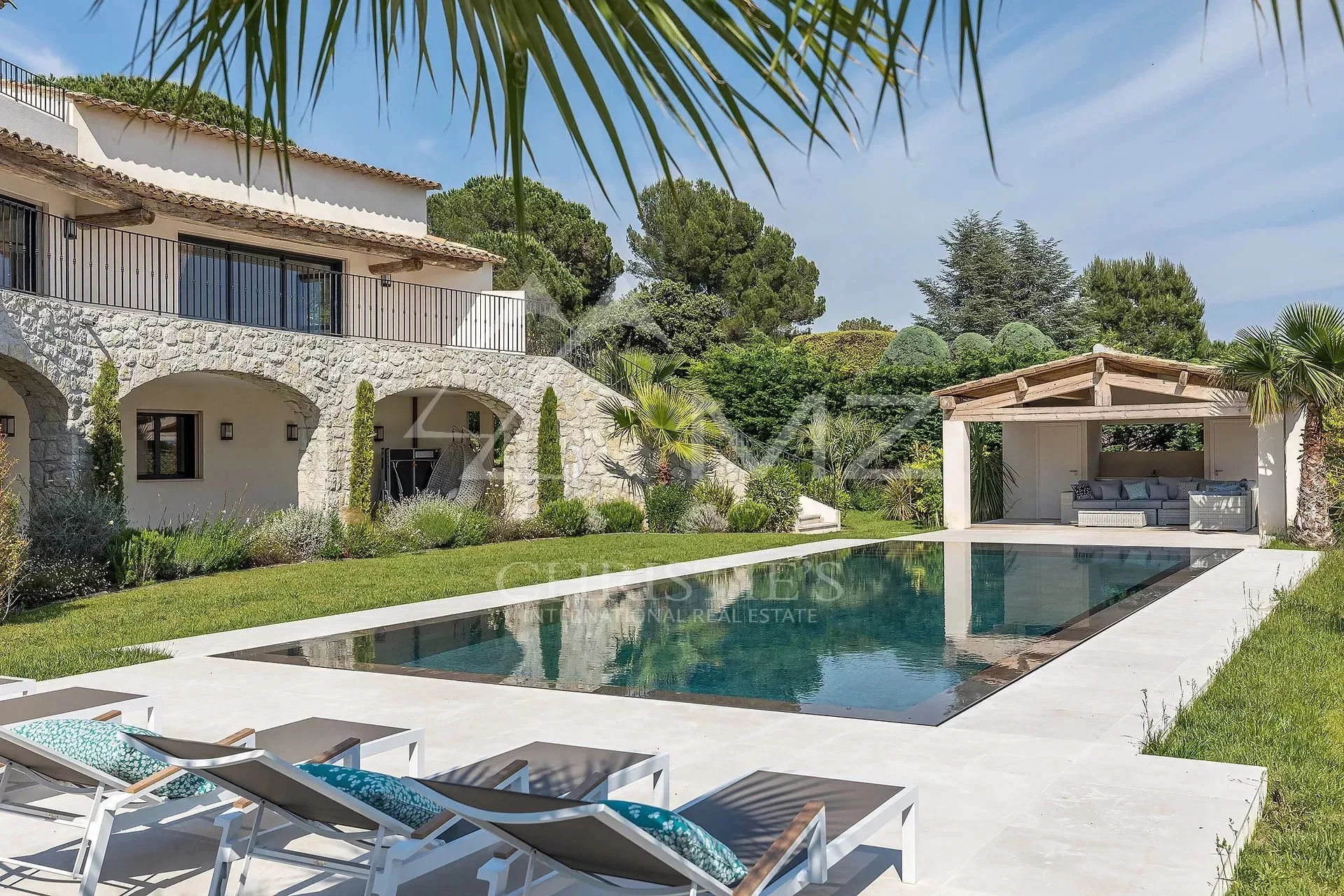 Proche Saint-Paul de Vence - Luxueuse villa au sein d'un domaine fermé - 3