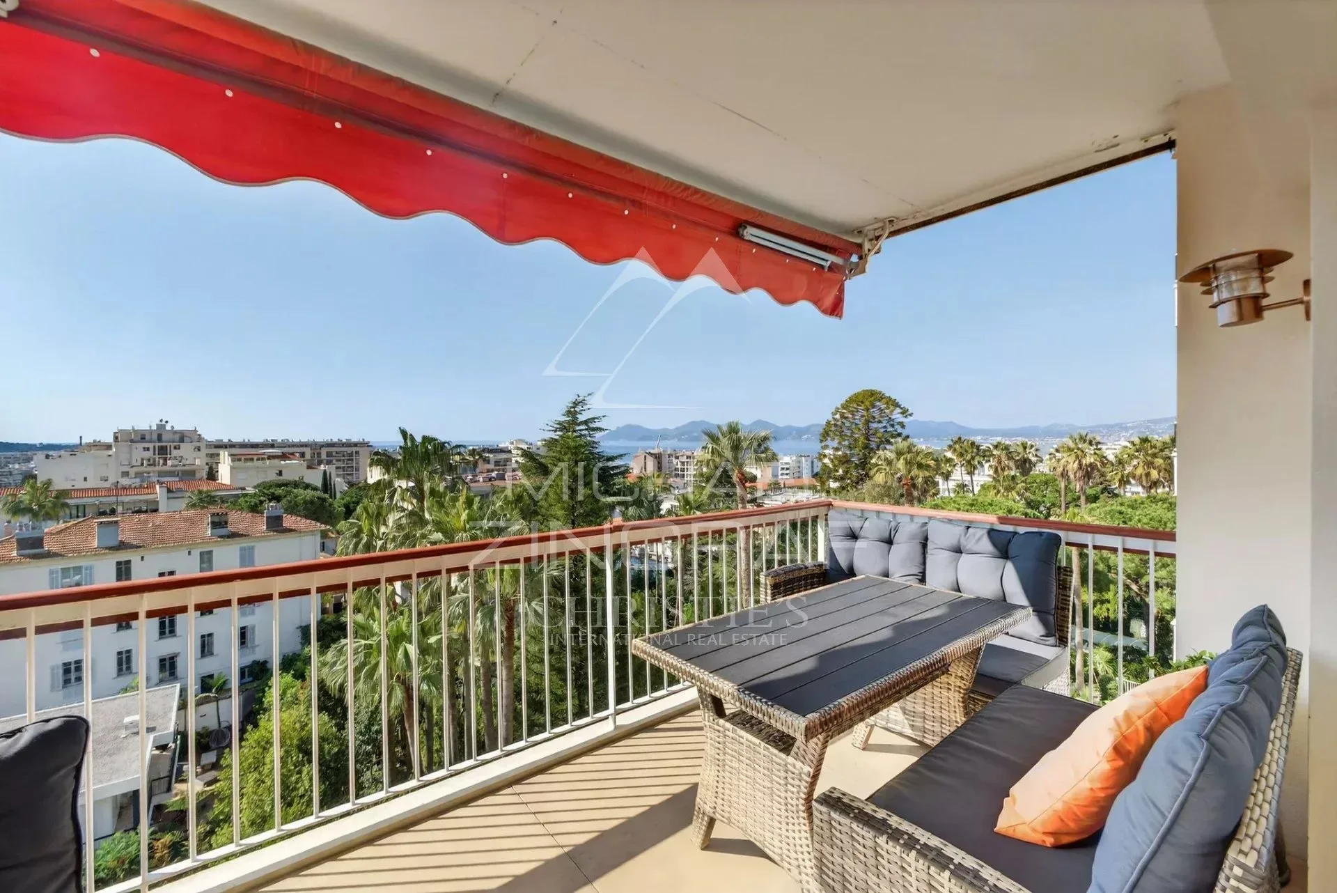 Cannes - Basse Californie - Superbe 3 pièces rénové avec vue mer panoramique - 2