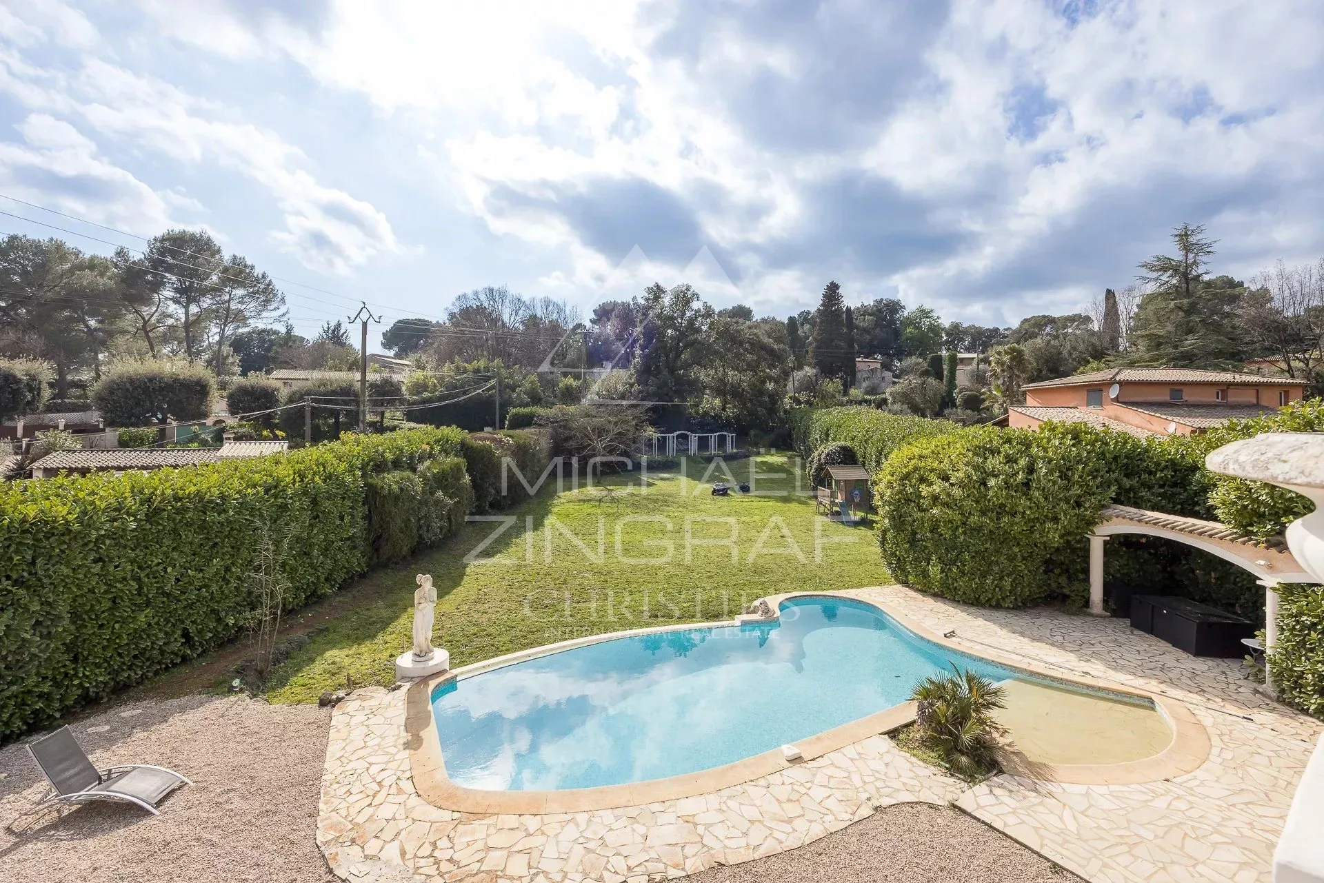 Roquefort-les-Pins – Élégante villa provençale moderne au cœur d’un environnement verdoyant - 2
