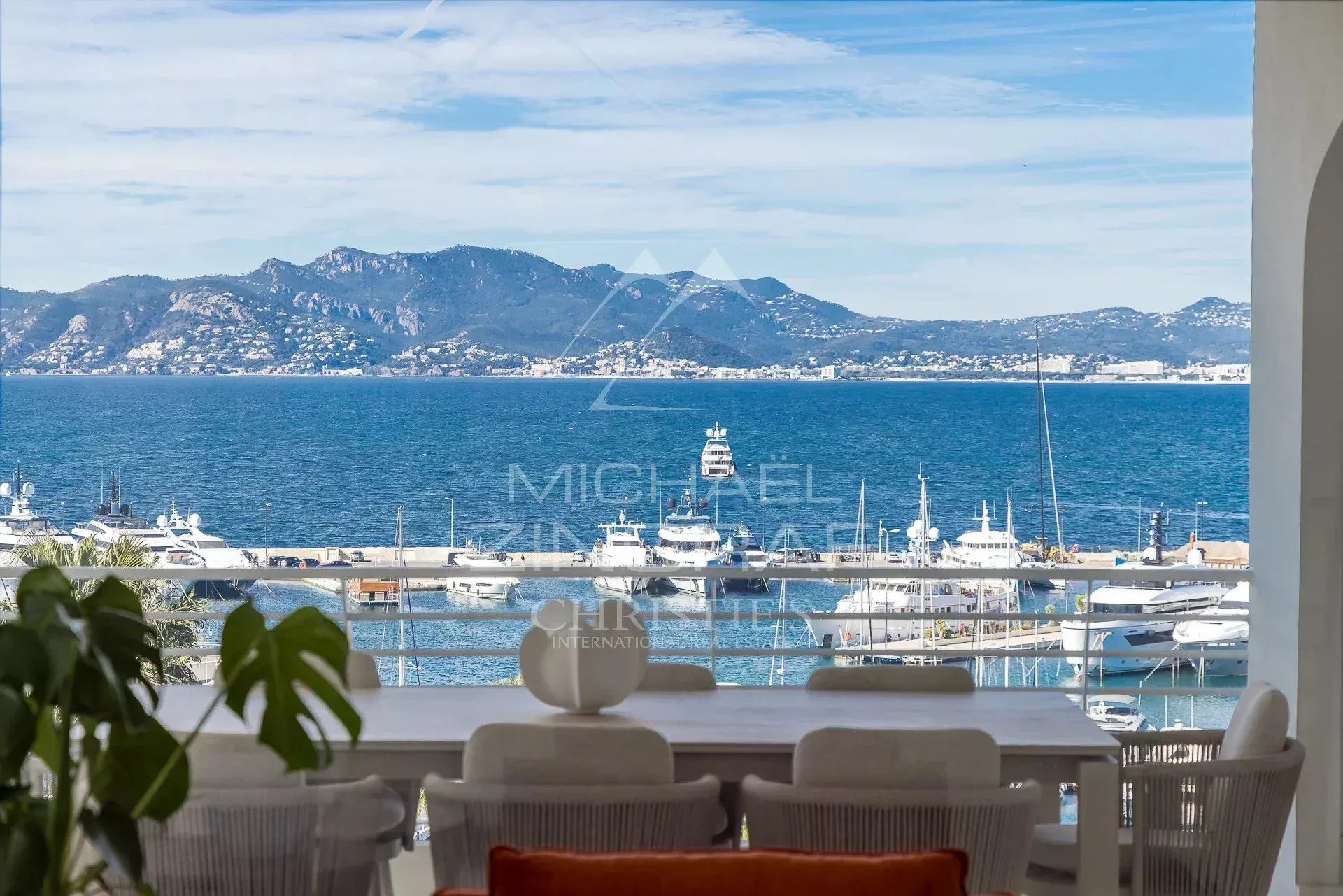 Cannes – Croisette – Penthouse d’exception avec toit-terrasse et vue mer panoramique - 4