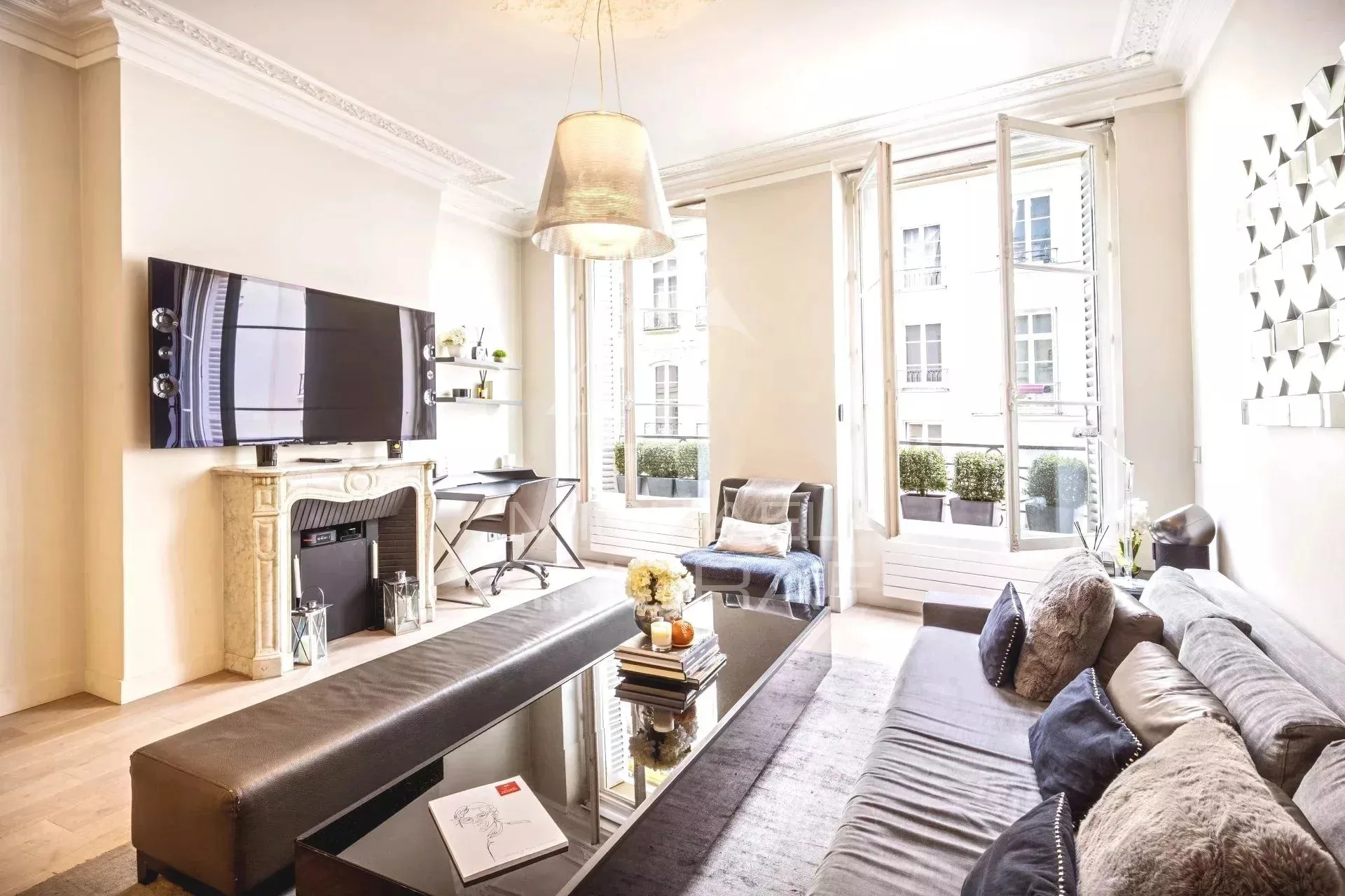 Exclusivité - Rue Saint Honoré - 2 pièces - Parfait état - Clim - 2