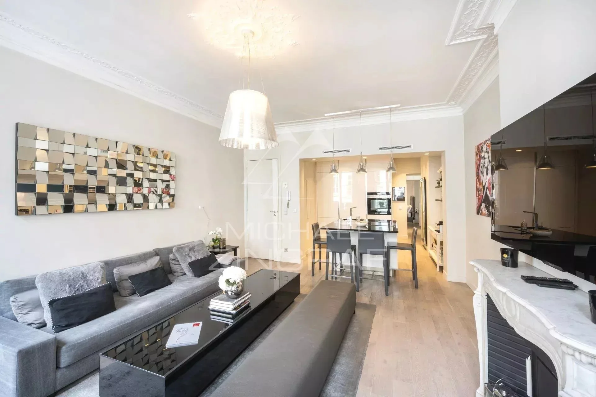 Exclusivité - Rue Saint Honoré - 2 pièces - Parfait état - Clim - 6