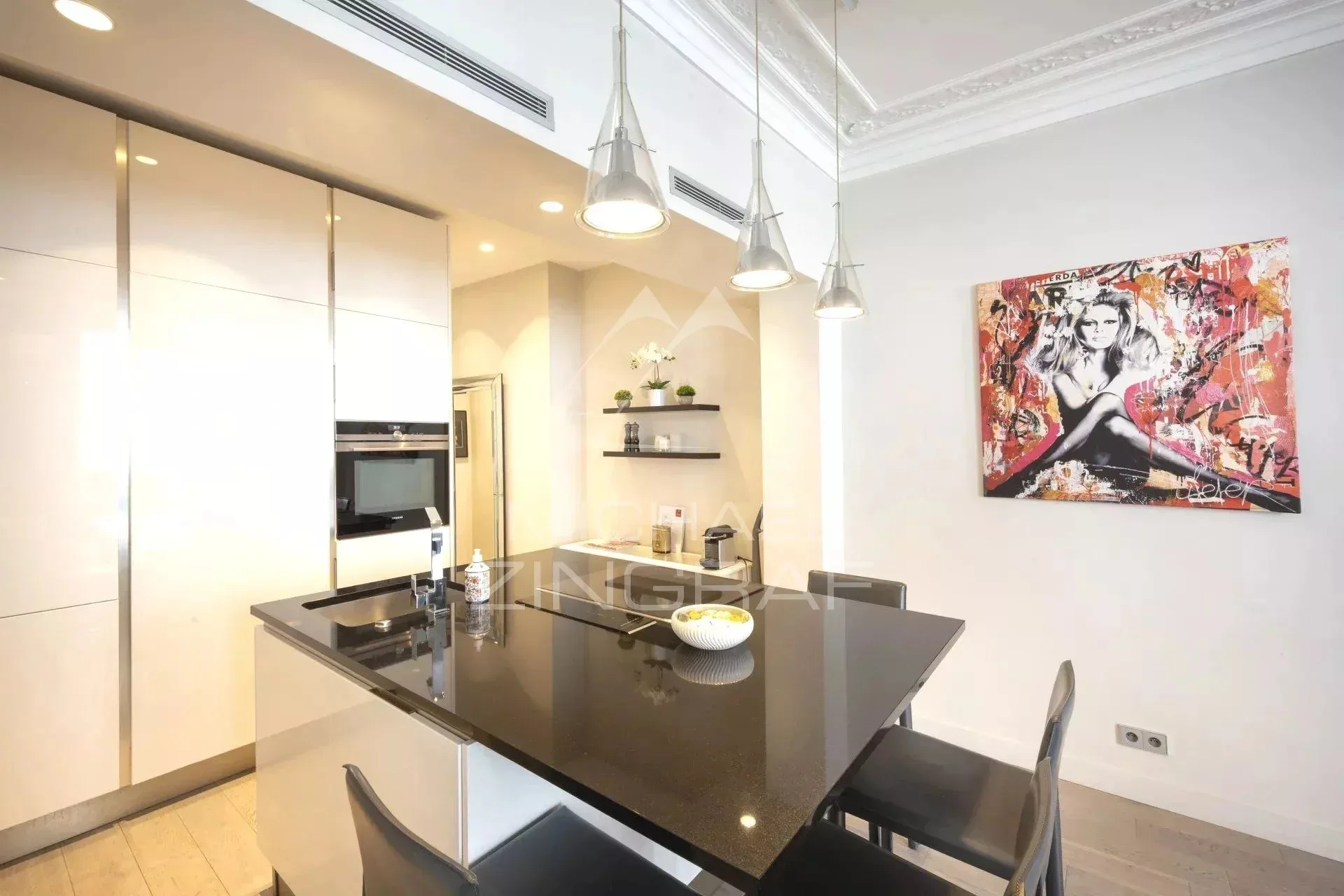 Exclusivité - Rue Saint Honoré - 2 pièces - Parfait état - Clim - 7