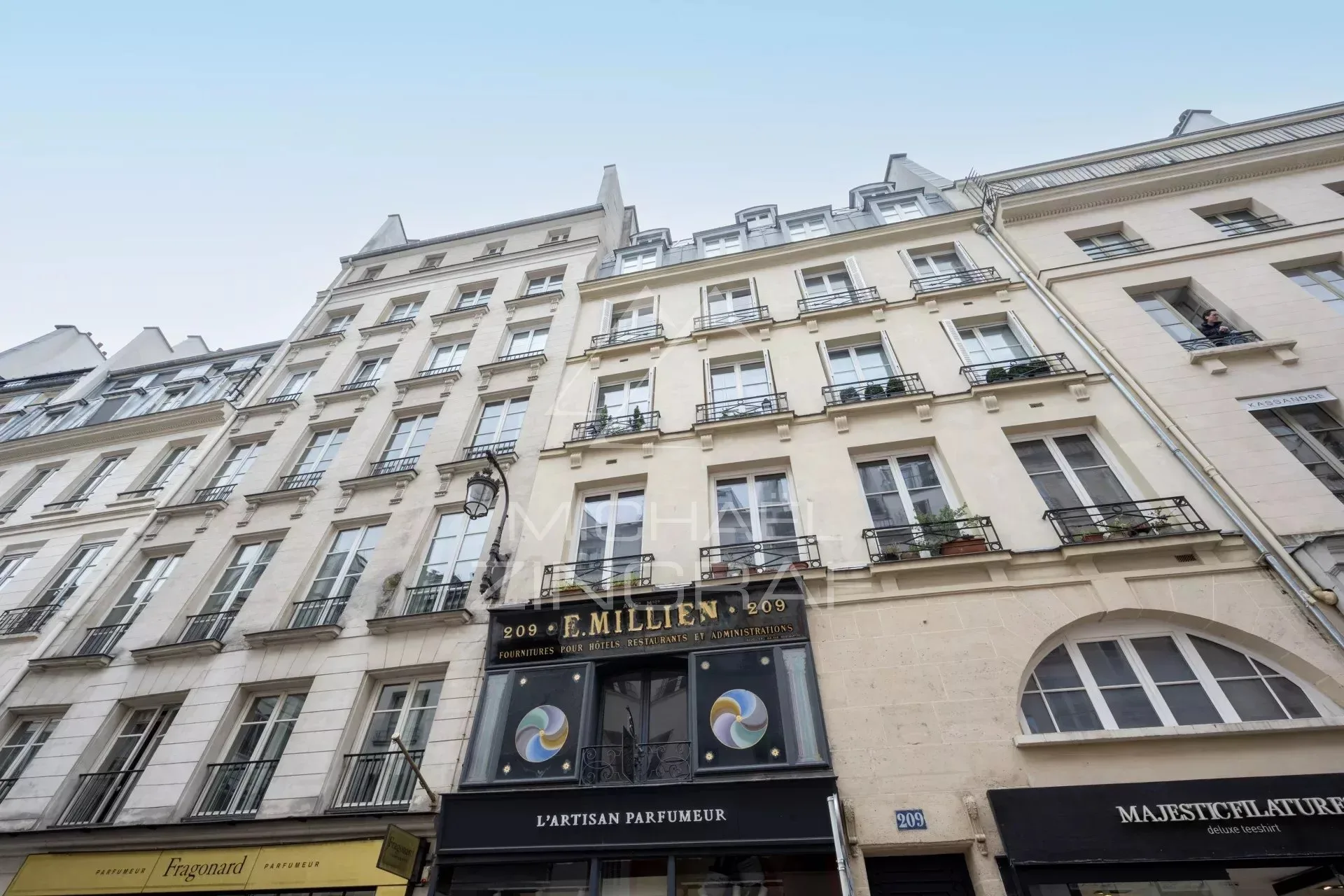 Exclusivité - Rue Saint Honoré - 2 pièces - Parfait état - Clim - 13