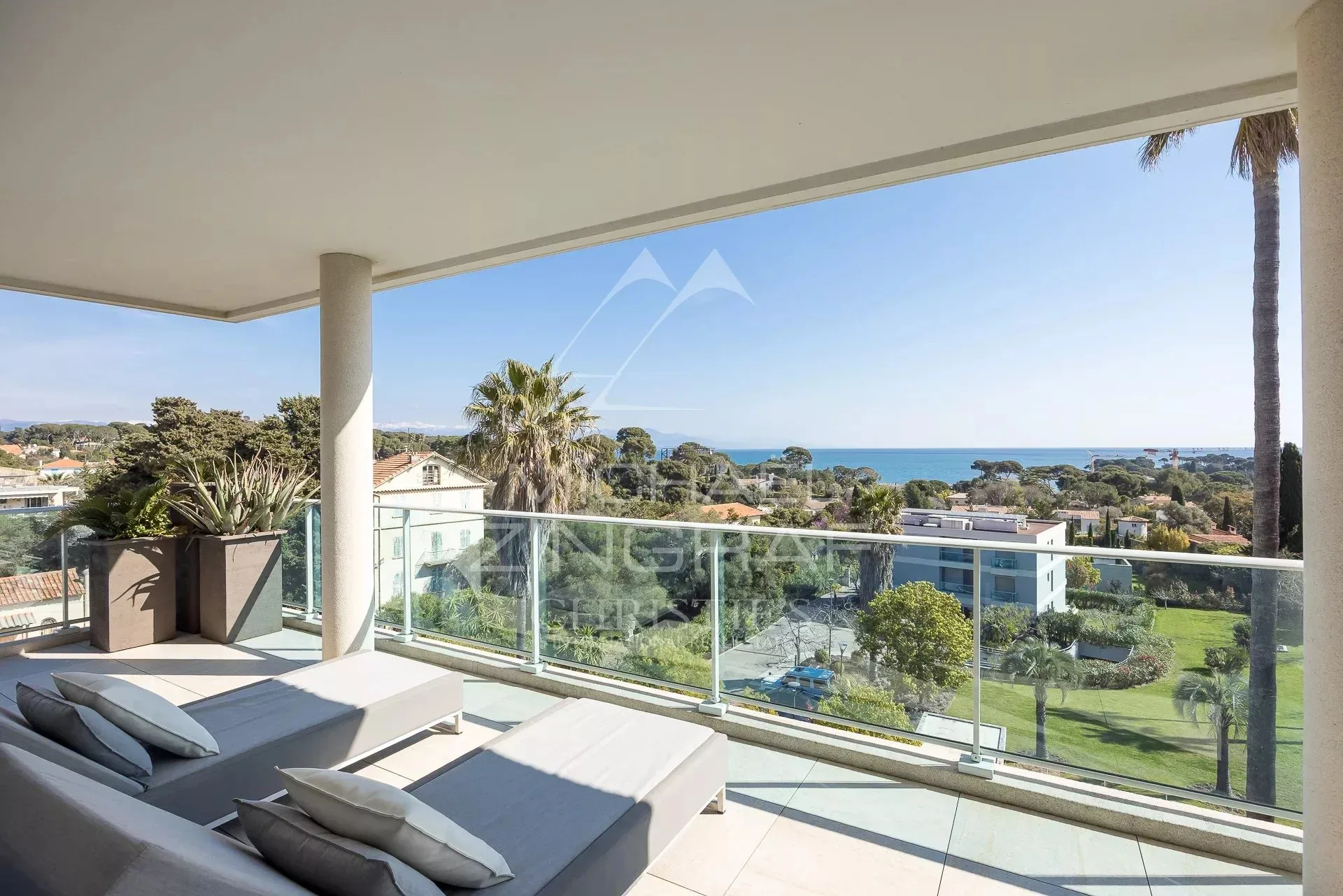 Exceptionnel 4 pièces en dernier étage – Vue mer panoramique 360° - 13